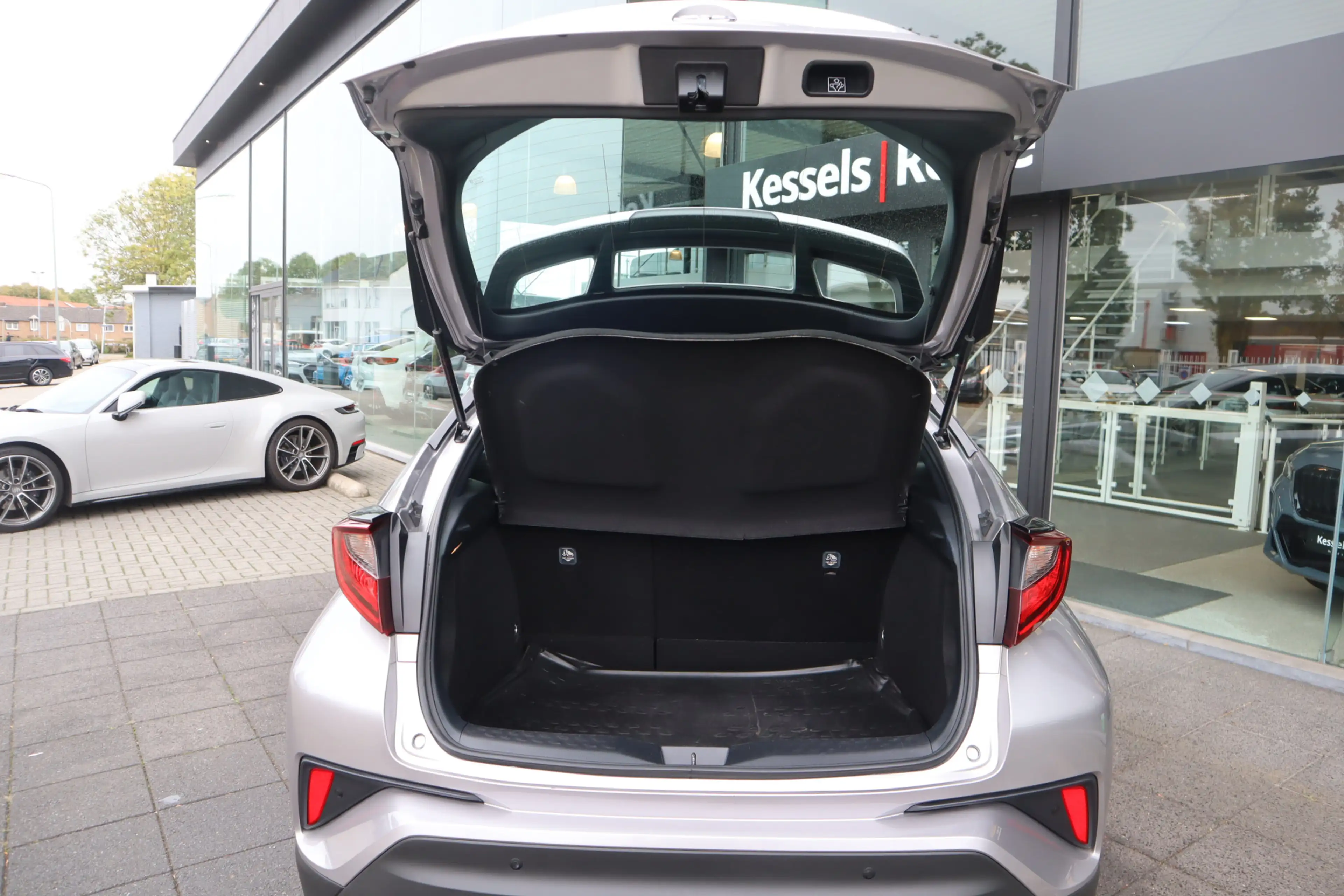 Toyota C-HR 1.8 Hybrid Navi | Camera | Carplay | ACC | 17” | D — photo 27