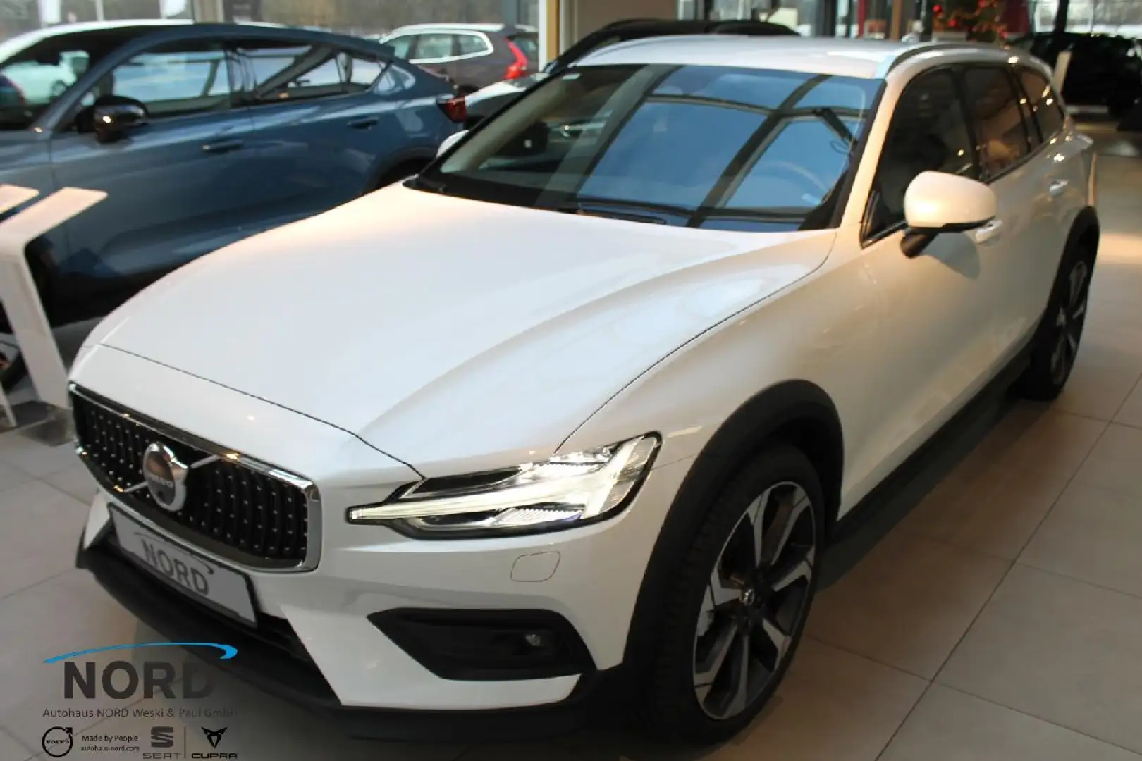 Volvo V60 Cross Country Plus AWD Alb - 1