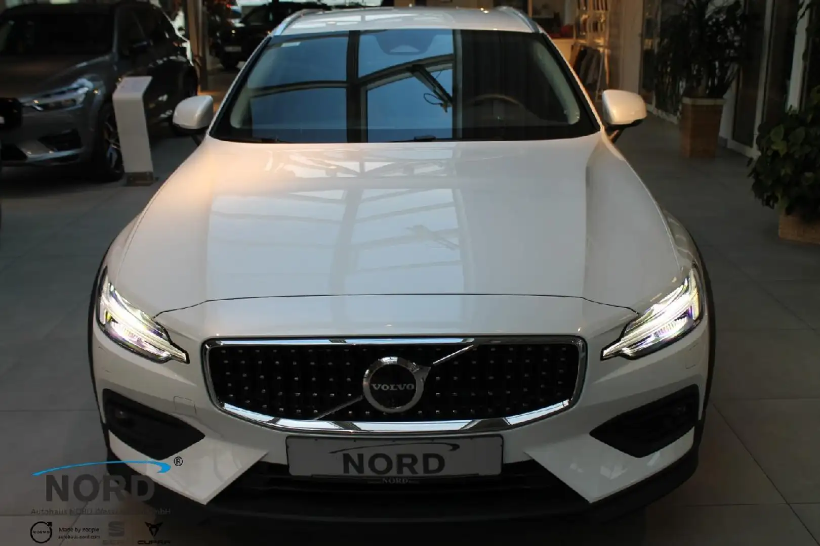 Volvo V60 Cross Country Plus AWD Alb - 2