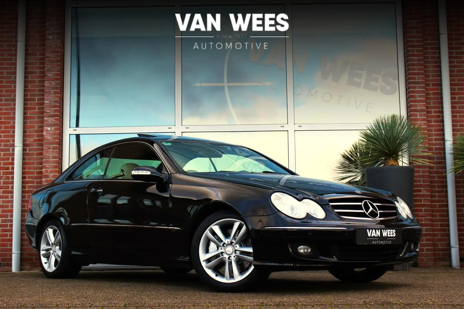 Mercedes-Benz CLK 350 Coupé V6 Avantgarde | 272 pk | Automaat | Leer | N Black - 1