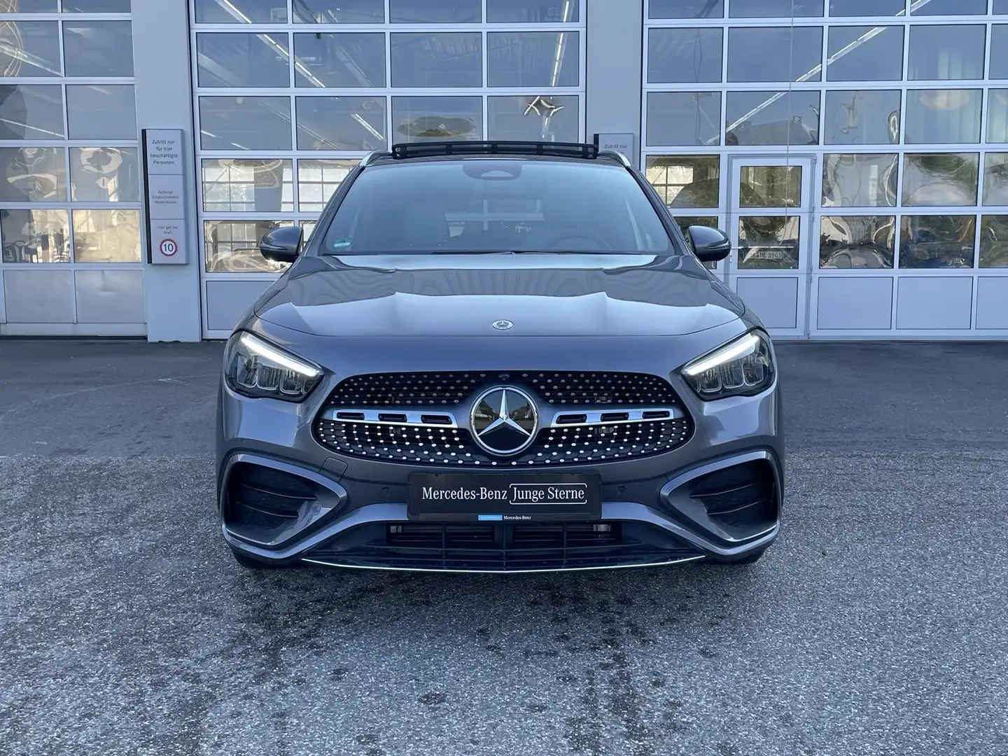 Mercedes-Benz GLA 220 GLA 220 4M AMG+AHK+DISTRO+PANO+360°+MEMORY+KEYL Gris - 2