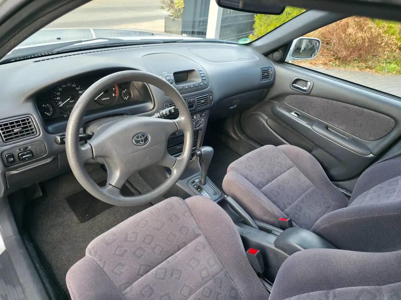 Toyota Corolla E11 1.6 VVT-i linea sol Liftback Automatik HU/AU 07/28, foto 5