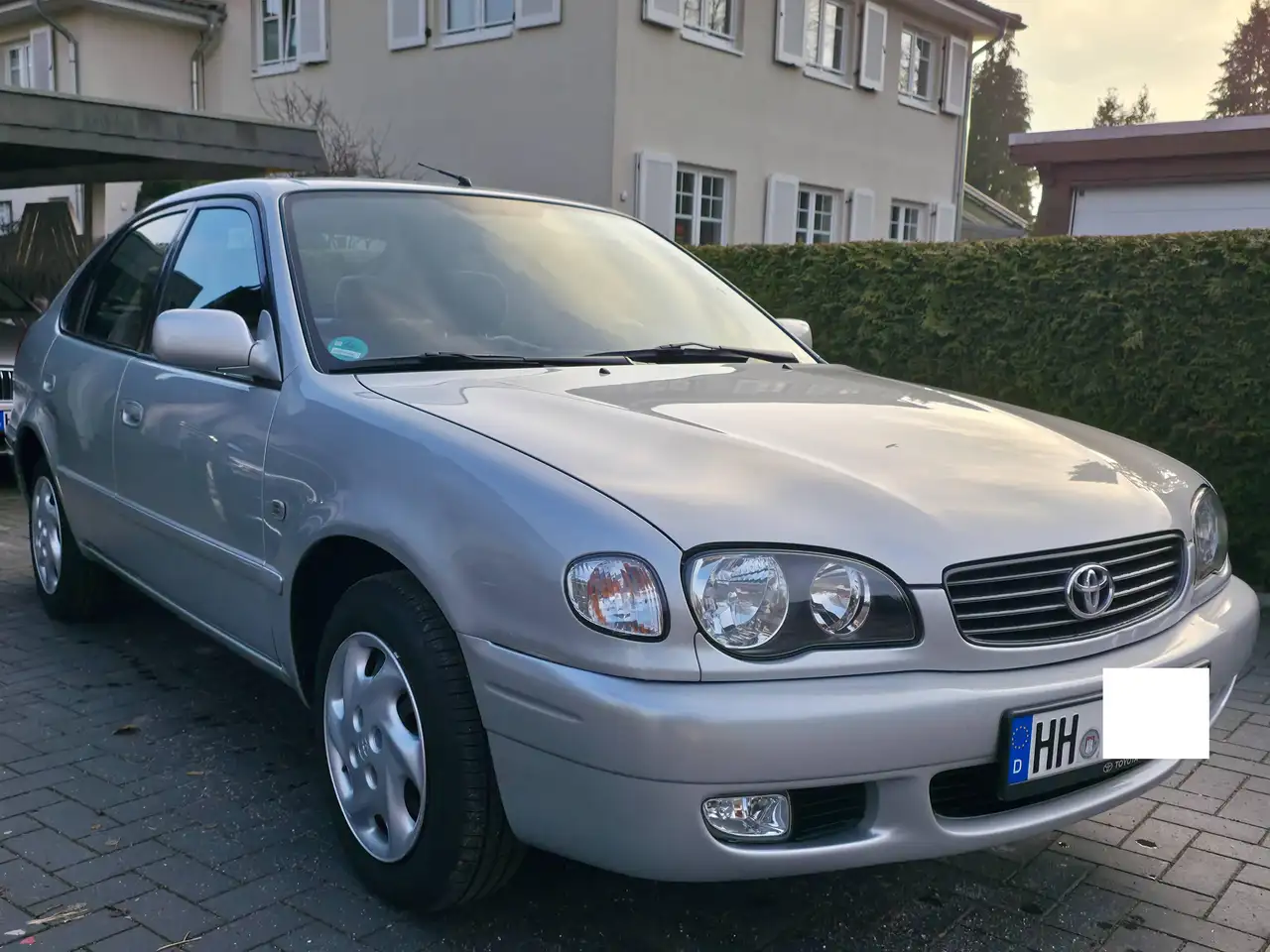 Toyota Corolla E11 1.6 VVT-i linea sol Liftback Automatik HU/AU 07/28, foto 1