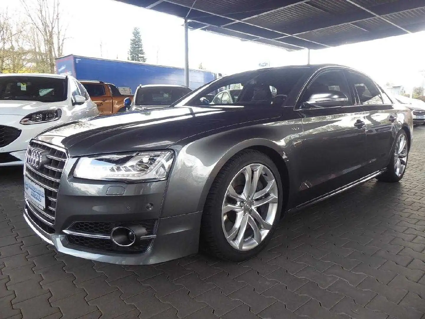 Audi S8 4.0 TFSI quattro Standheizung siva - 1