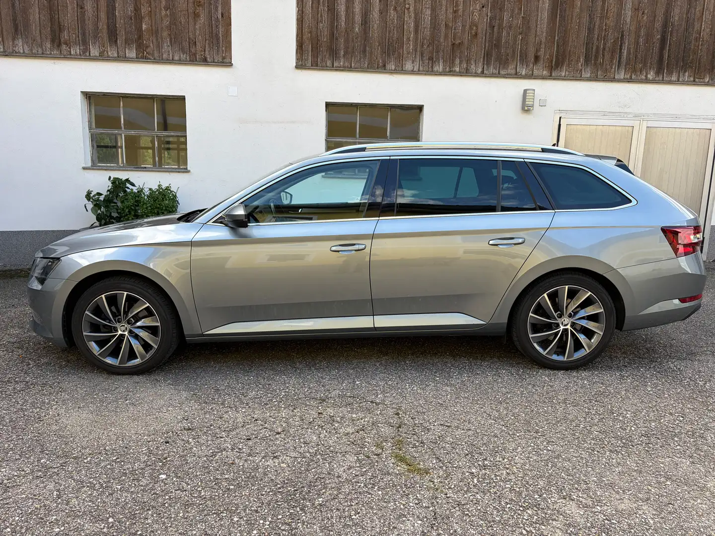 Skoda Superb Kombi 2,0 TDI Style DSG - 2