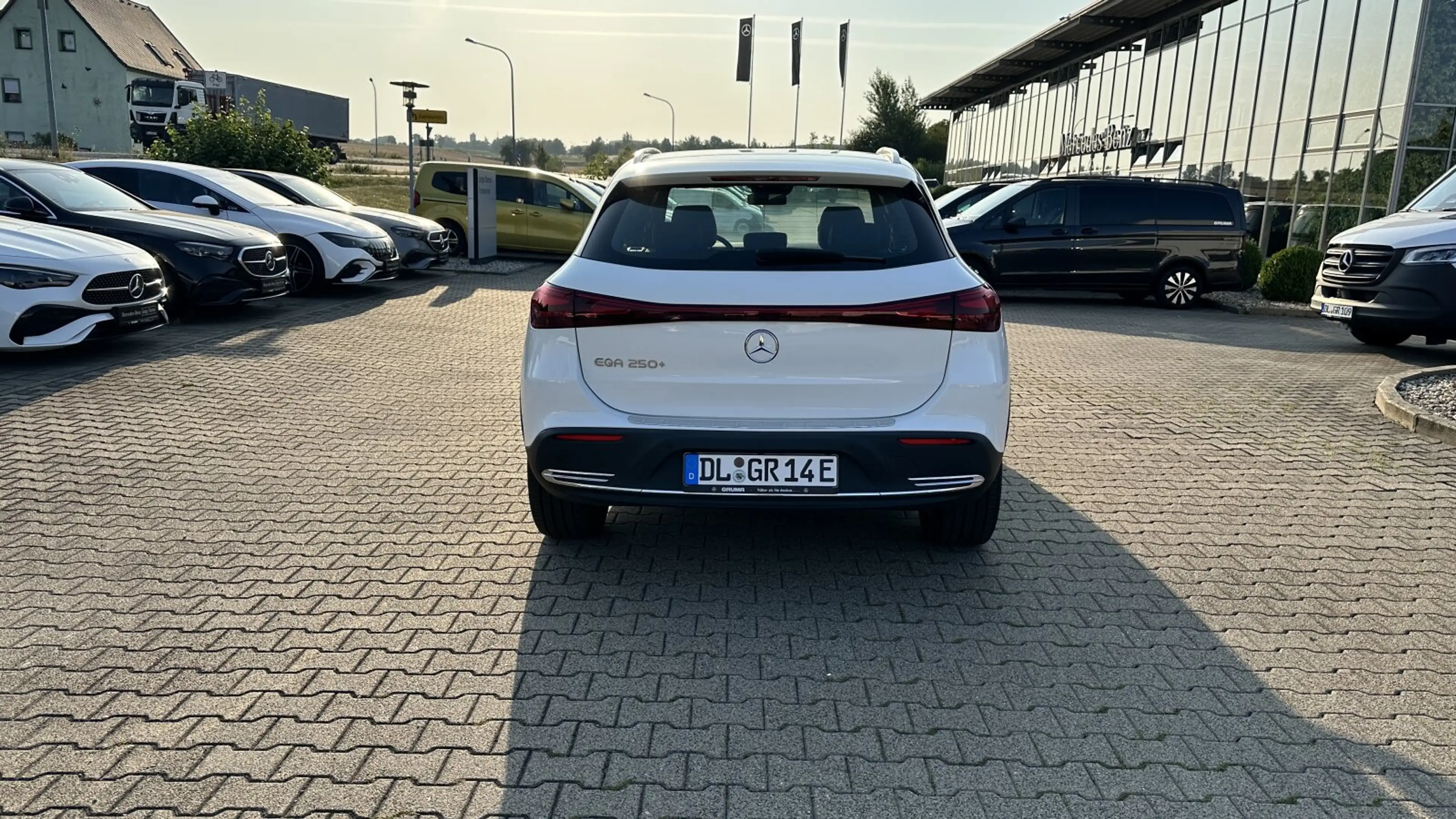 Mercedes-Benz EQA 250 EQA 250+ Progressive+SHZ+Kamera+CarPlay+LED+Totw — photo 6