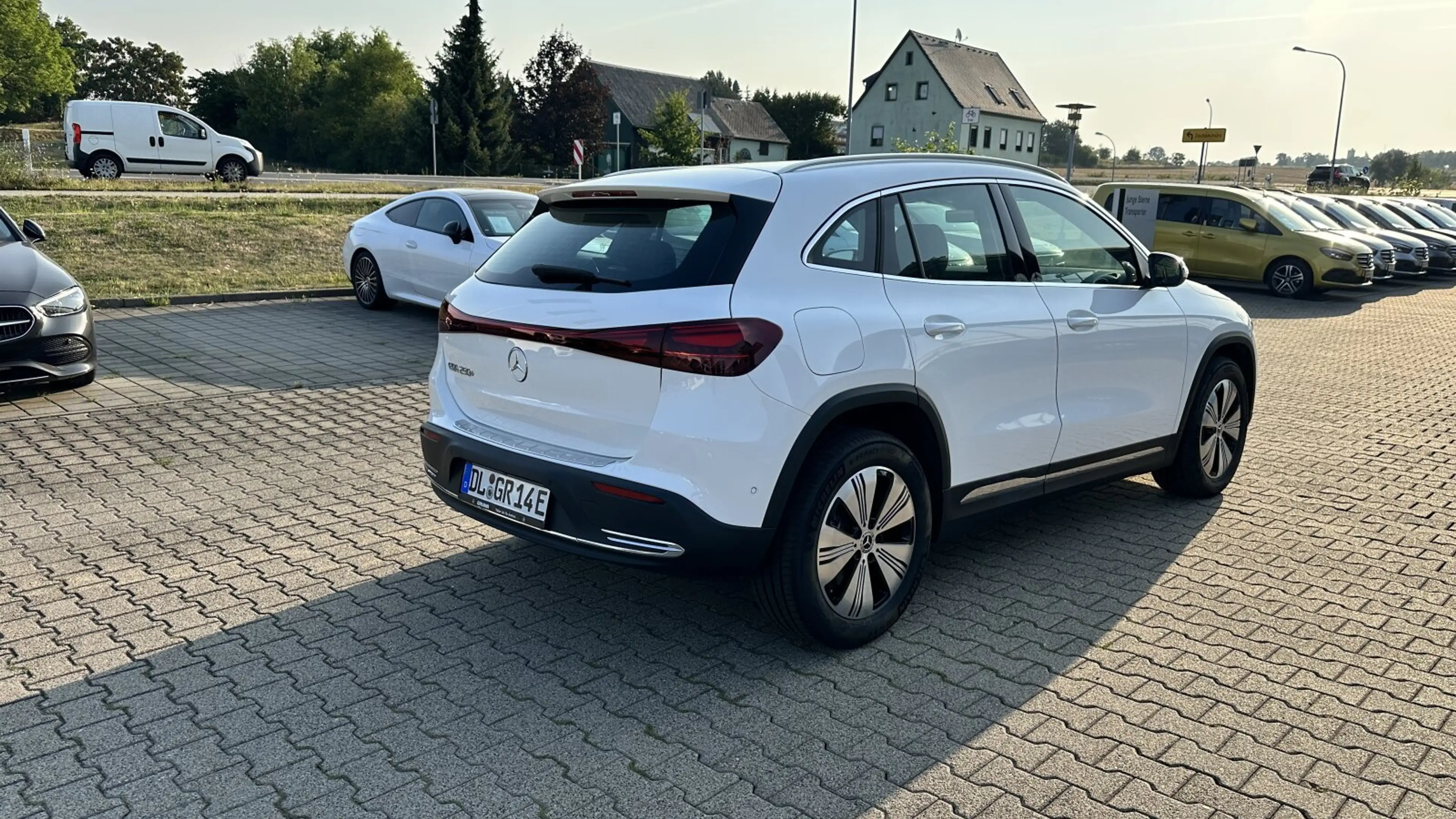 Mercedes-Benz EQA 250 EQA 250+ Progressive+SHZ+Kamera+CarPlay+LED+Totw — photo 5