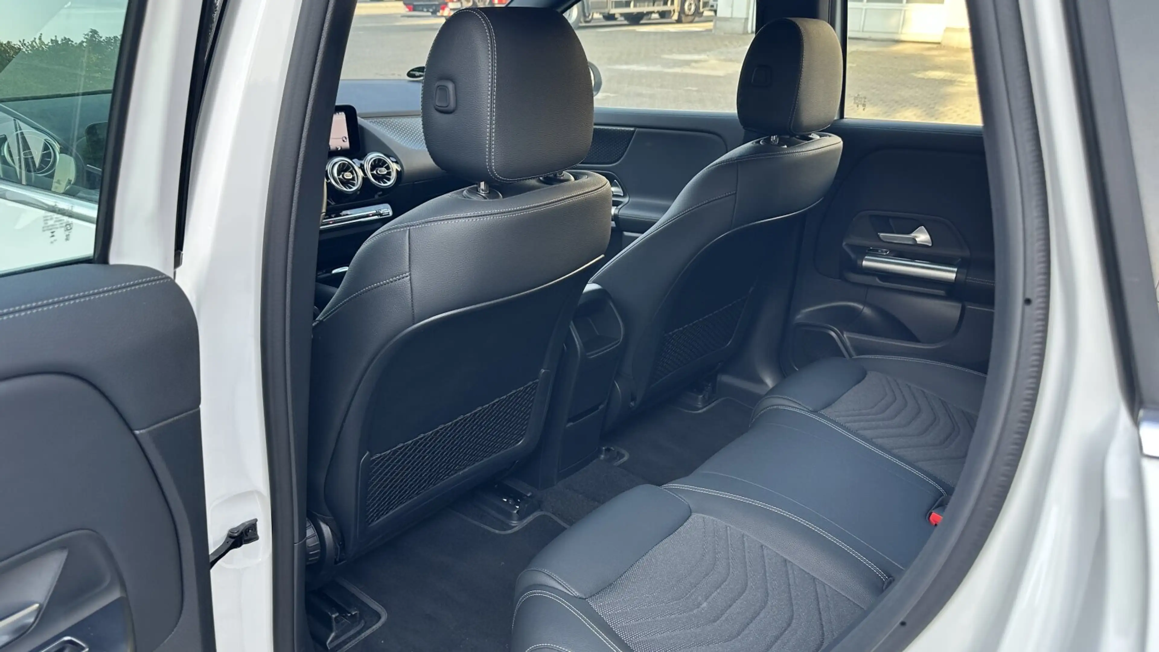 Mercedes-Benz EQA 250 EQA 250+ Progressive+SHZ+Kamera+CarPlay+LED+Totw — photo 14