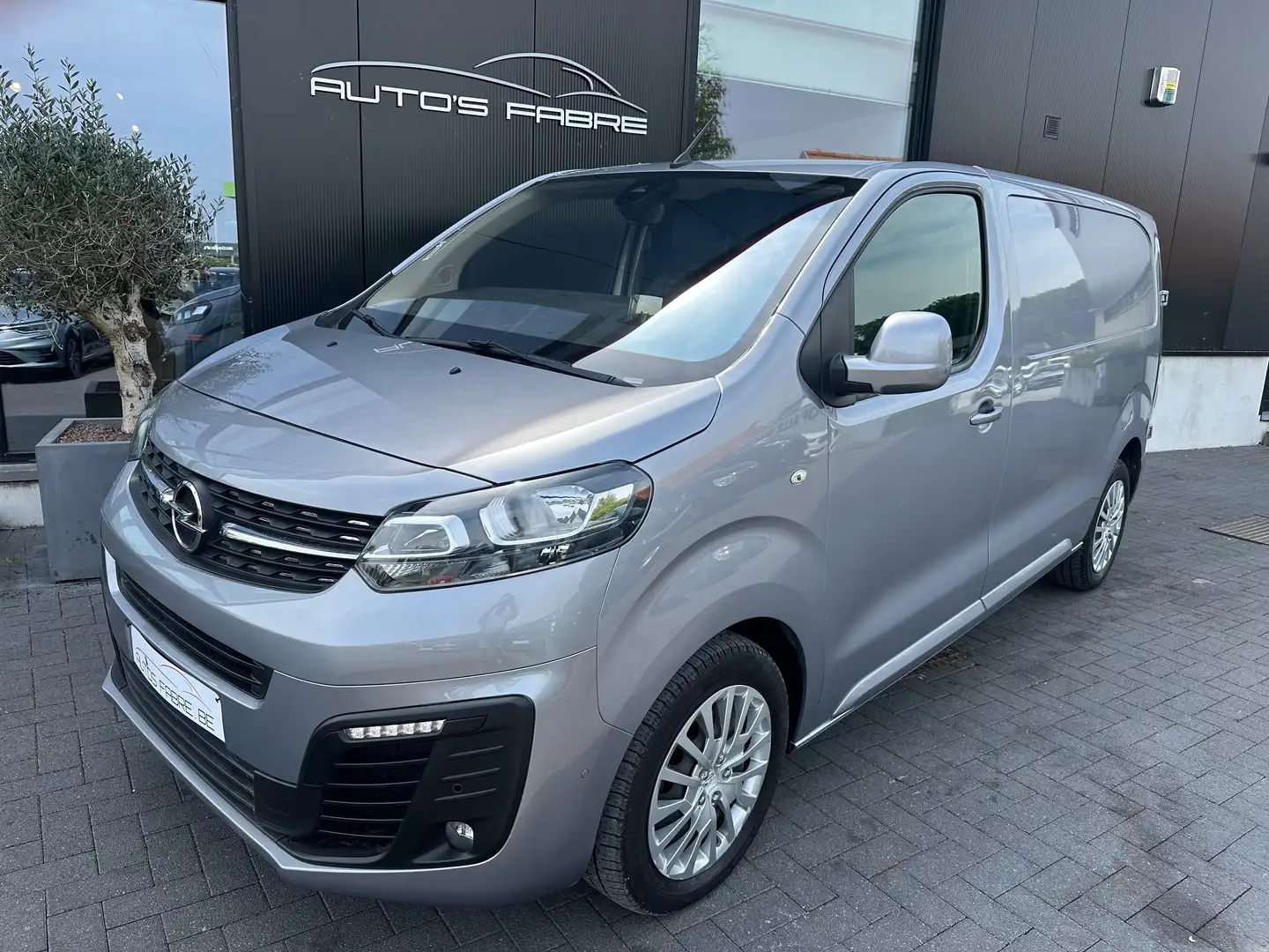 Opel Vivaro 20TDI 150Pk Luxury Pack 60000km Grijs - 1