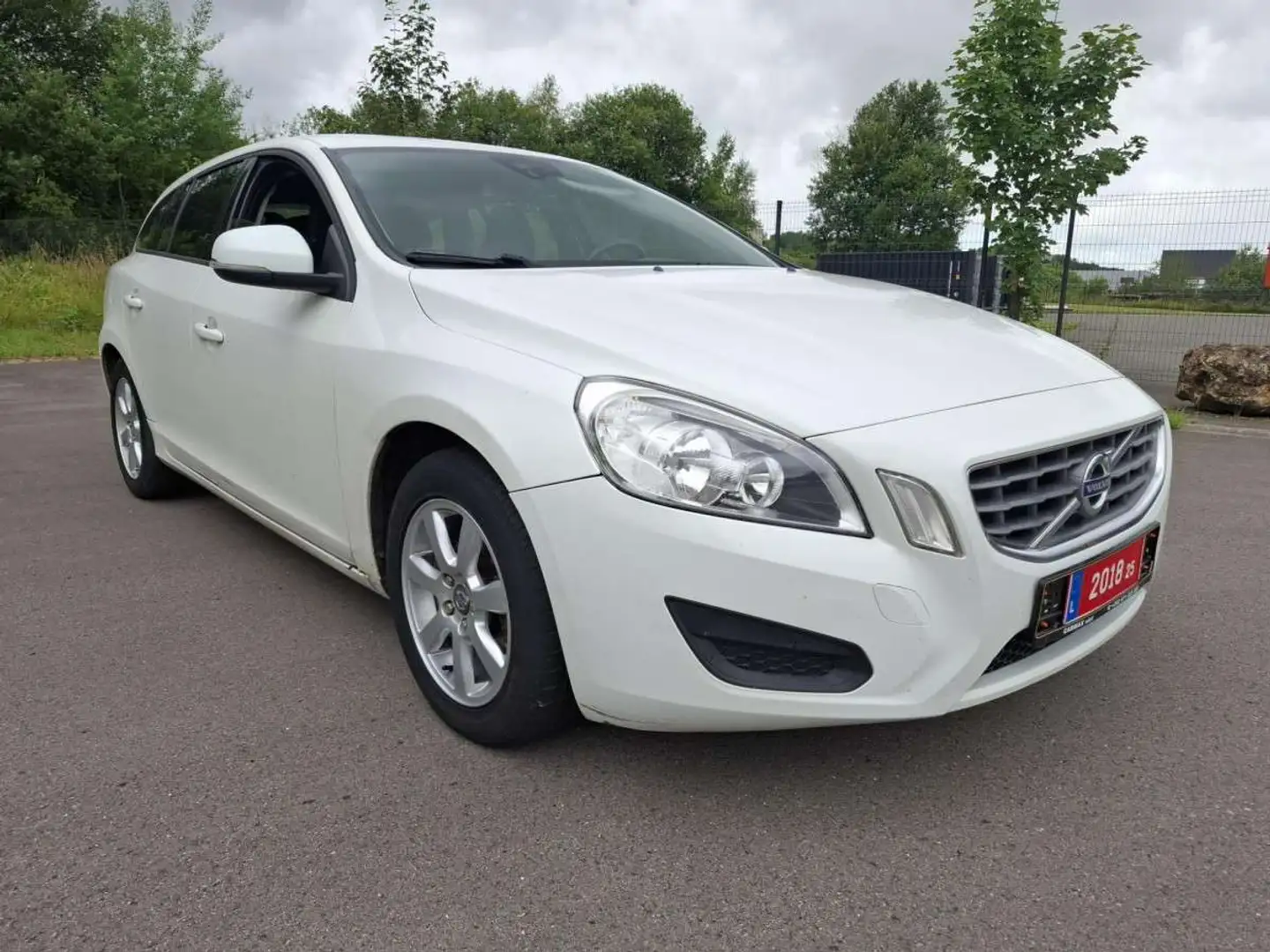 Volvo V60 D3 163 Kinetic Blanc - 1
