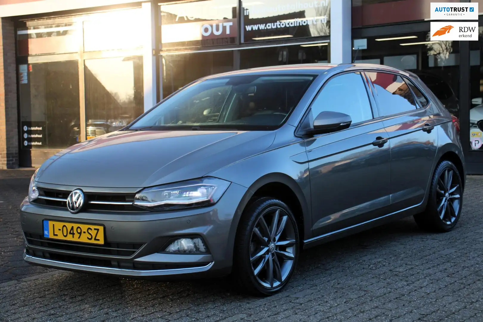 Volkswagen Polo 1.0 TSI Highline | Automaat, Apple Carplay, Stoelv Grau - 1