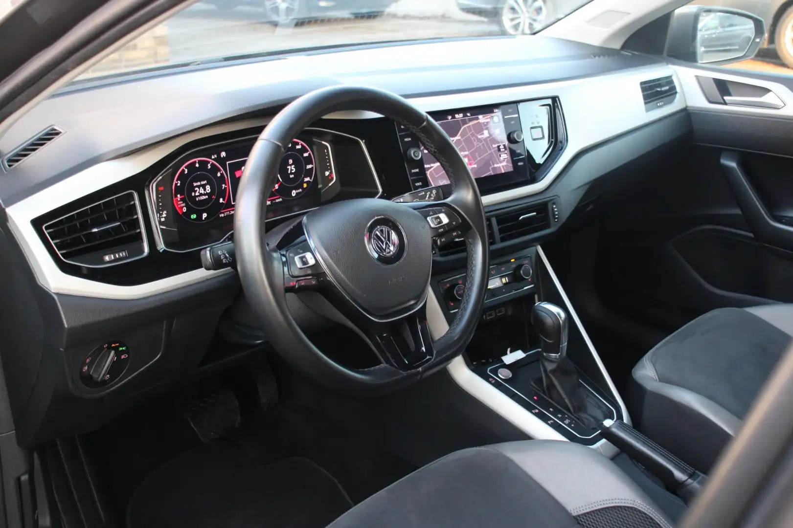 Volkswagen Polo 1.0 TSI Highline | Automaat, Apple Carplay, Stoelv Grau - 2