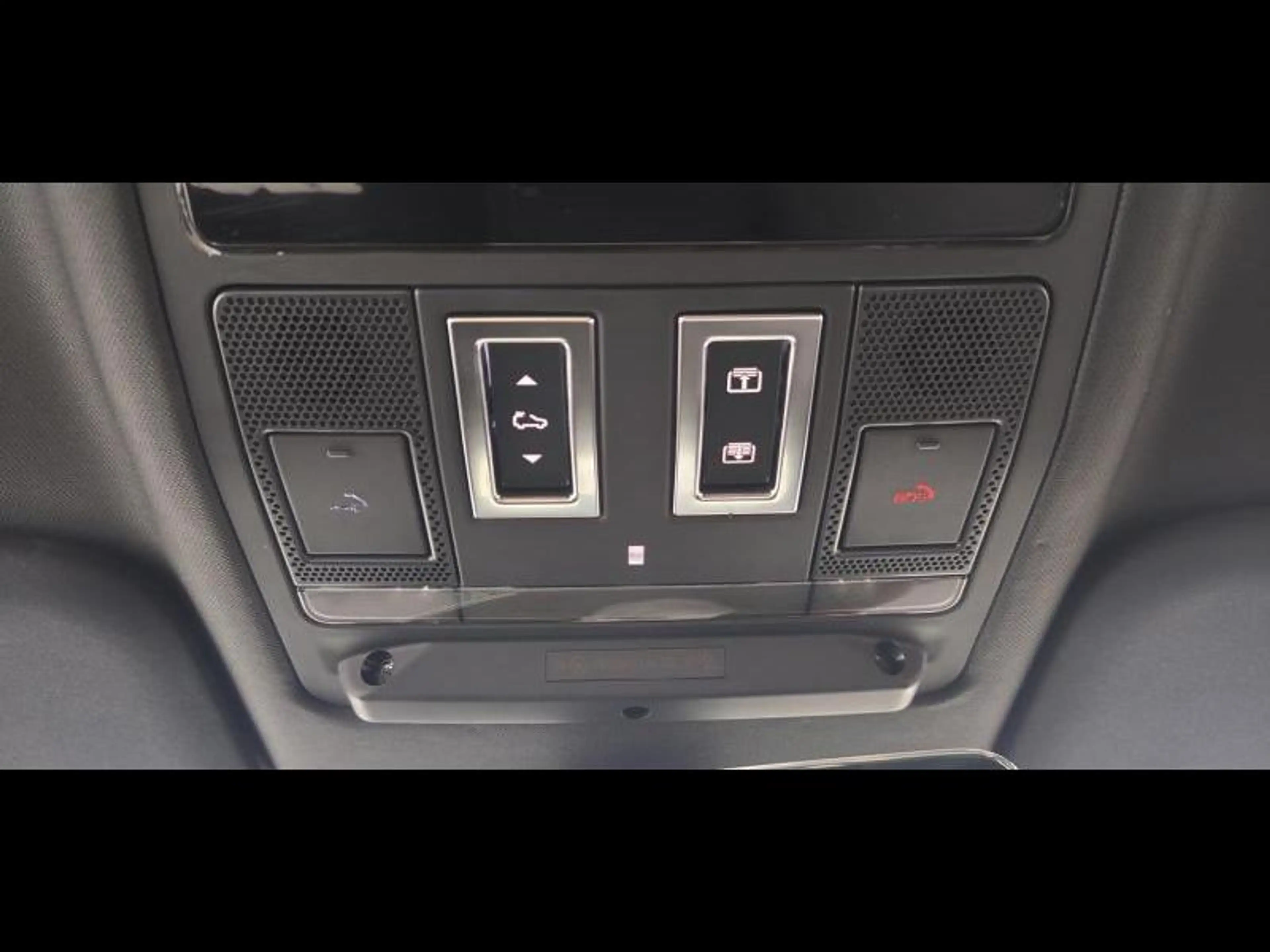 Land Rover Defender P400 AWD Auto 75th Edition — photo 11