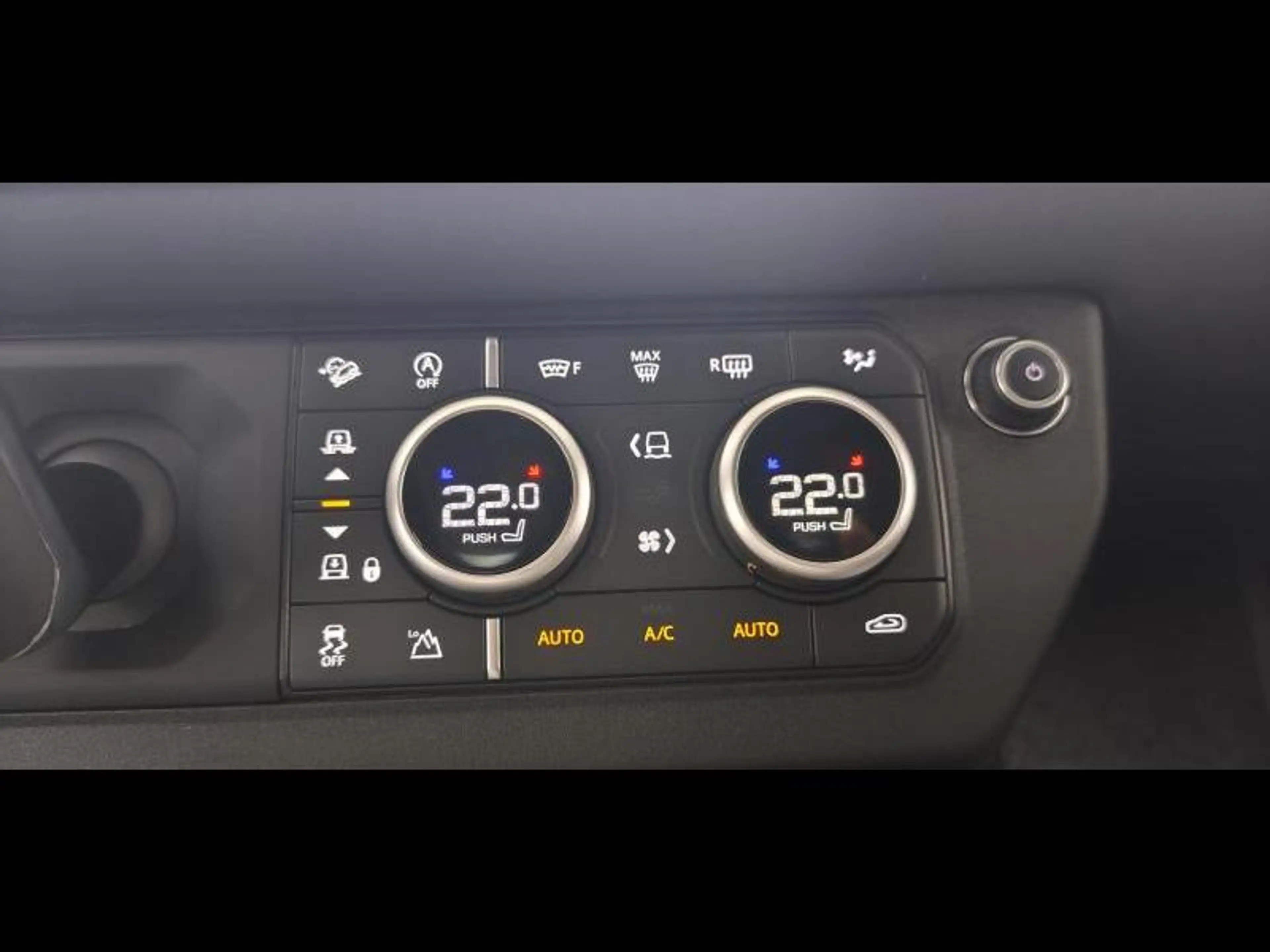 Land Rover Defender P400 AWD Auto 75th Edition — photo 16
