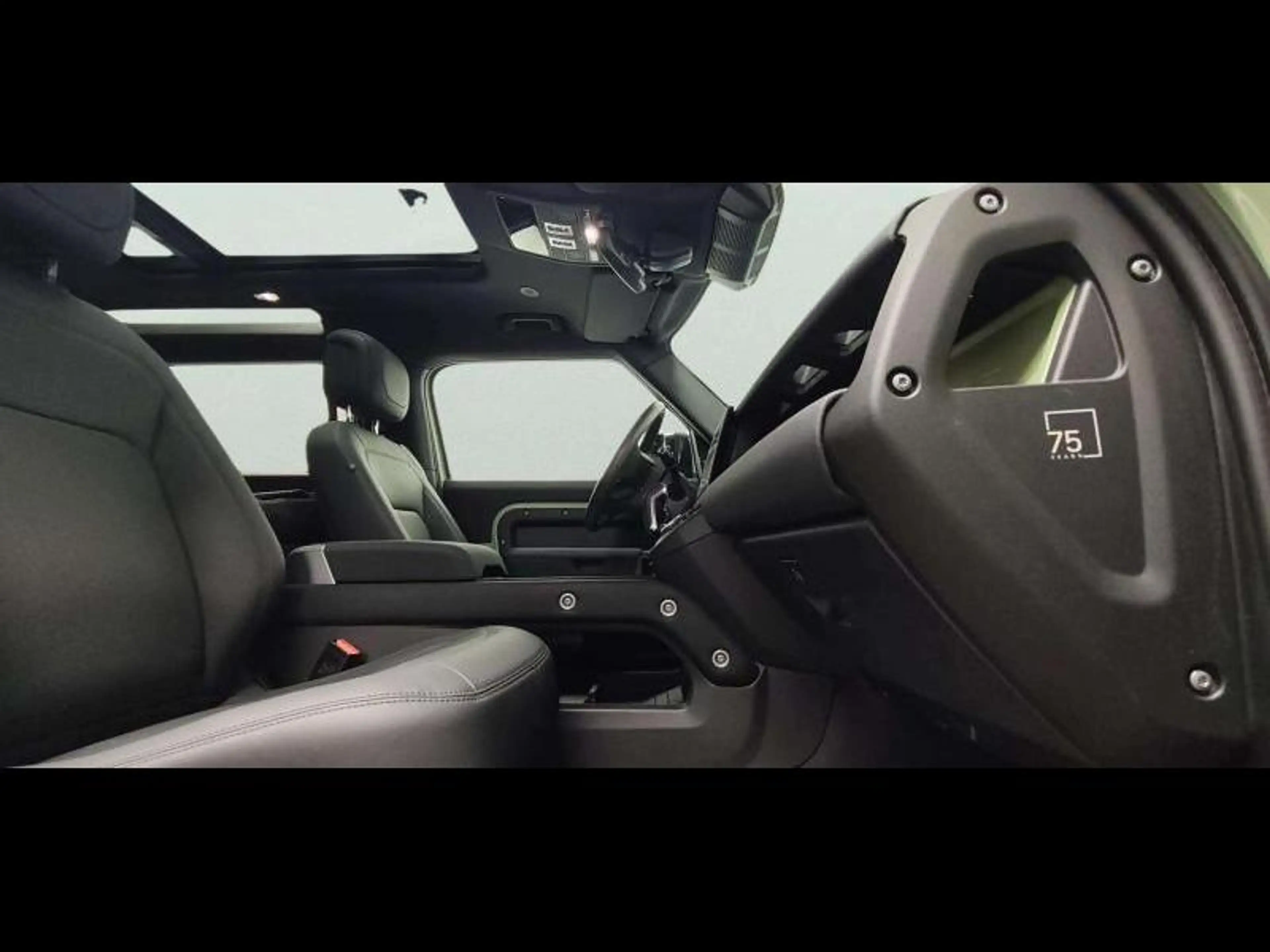 Land Rover Defender P400 AWD Auto 75th Edition — photo 6