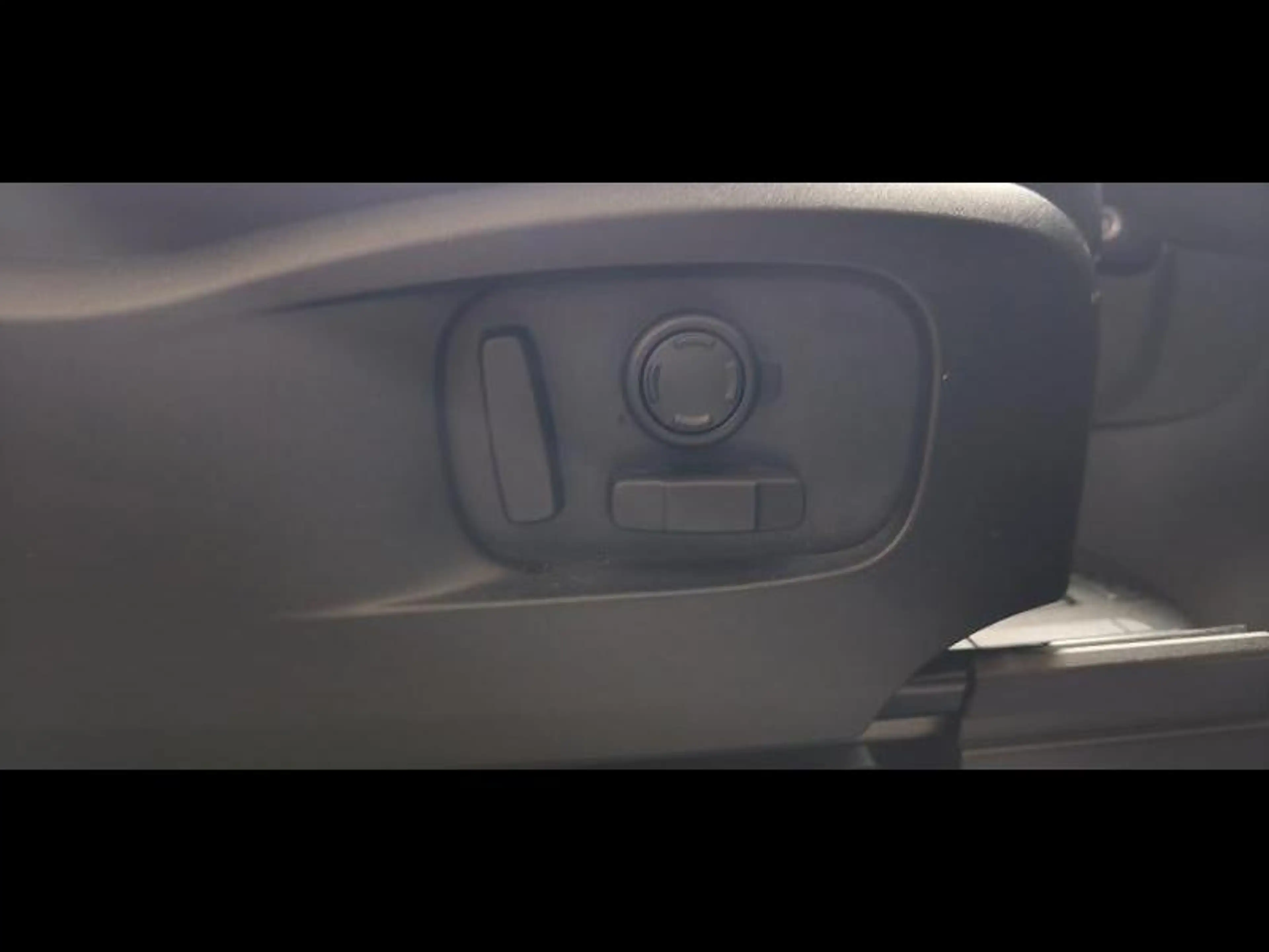 Land Rover Defender P400 AWD Auto 75th Edition — photo 18