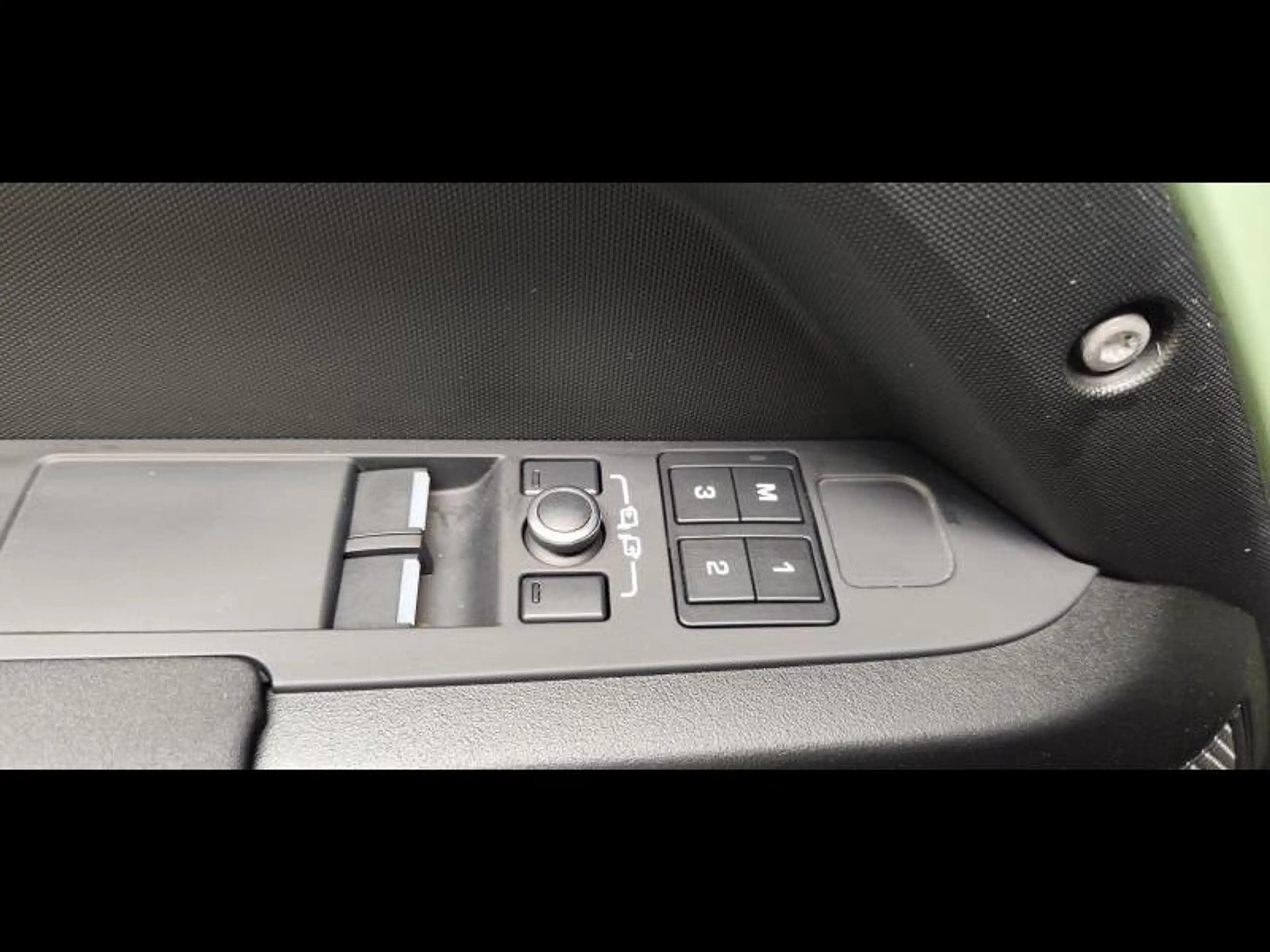 Land Rover Defender P400 AWD Auto 75th Edition — photo 9