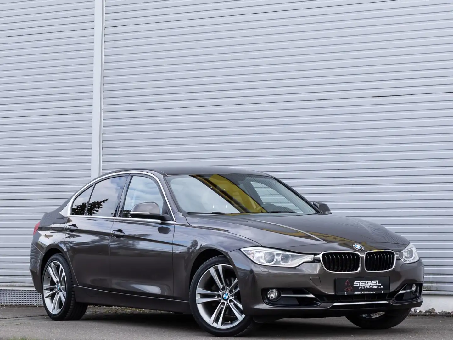 BMW 320 LimxDrive*M-LENKRAD*1.HD*NAVI*SHZ*PDC*XENON* Marrón - 1