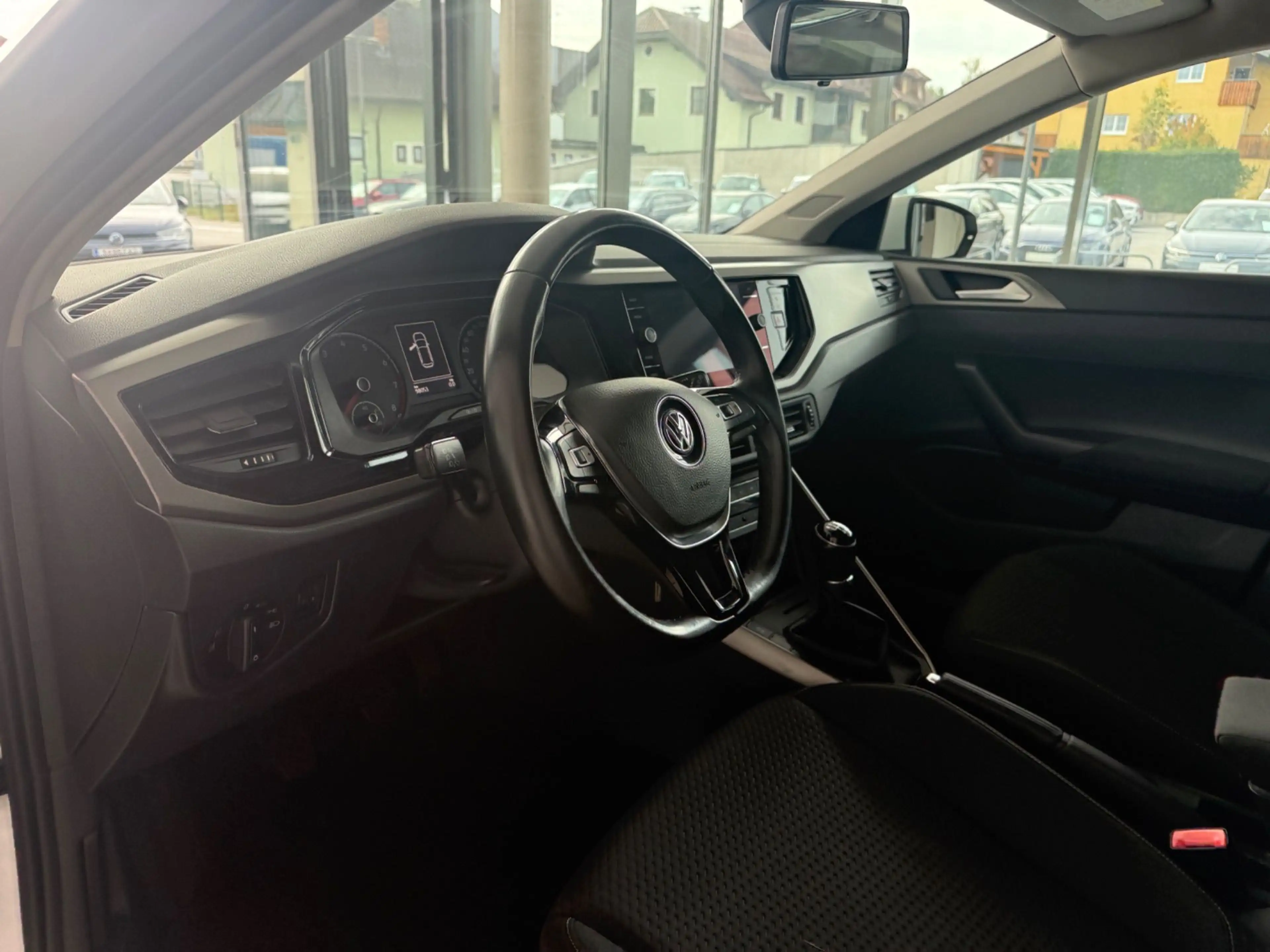 Volkswagen Polo 1.0 Comfortline — photo 9