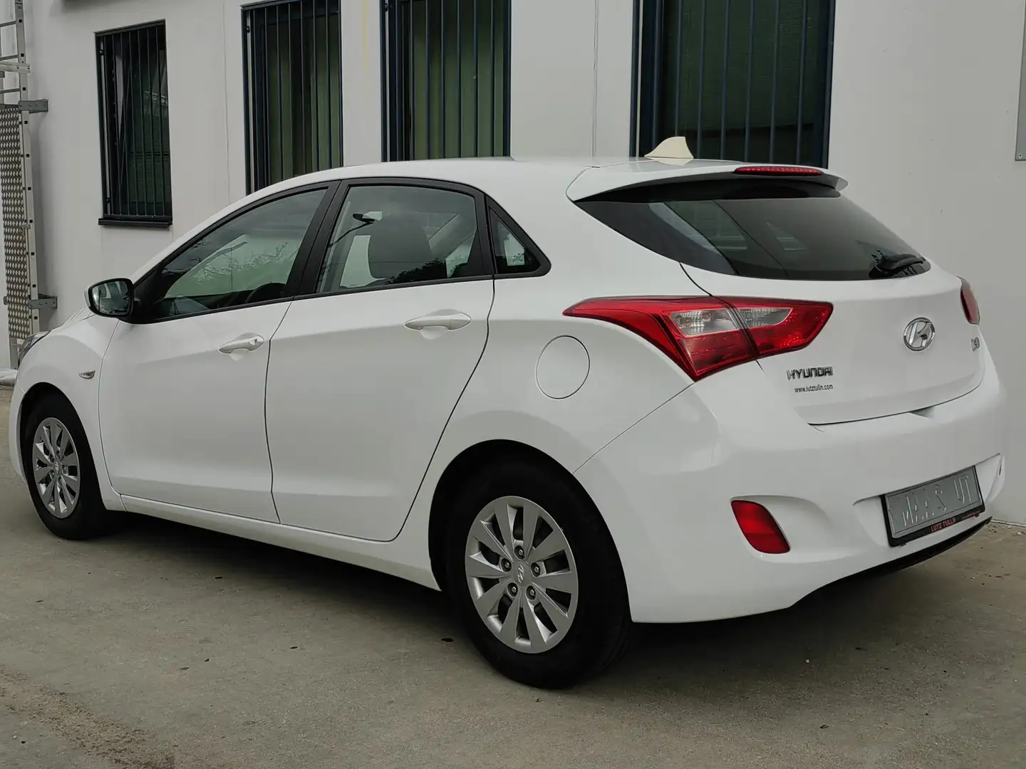 Hyundai i30 1,4 CVVT Start/Stopp Comfort Weiß - 2