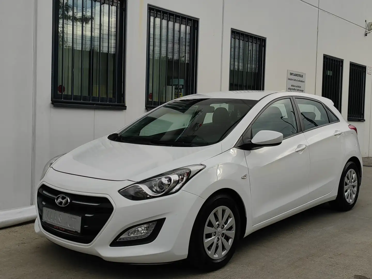 Hyundai i30 1,4 CVVT Start/Stopp Comfort Weiß - 1