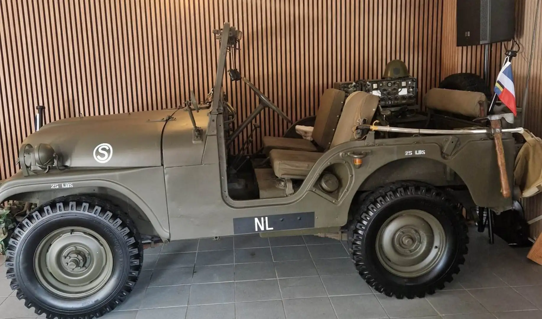 Oldtimer Willys NEKAF Green - 1