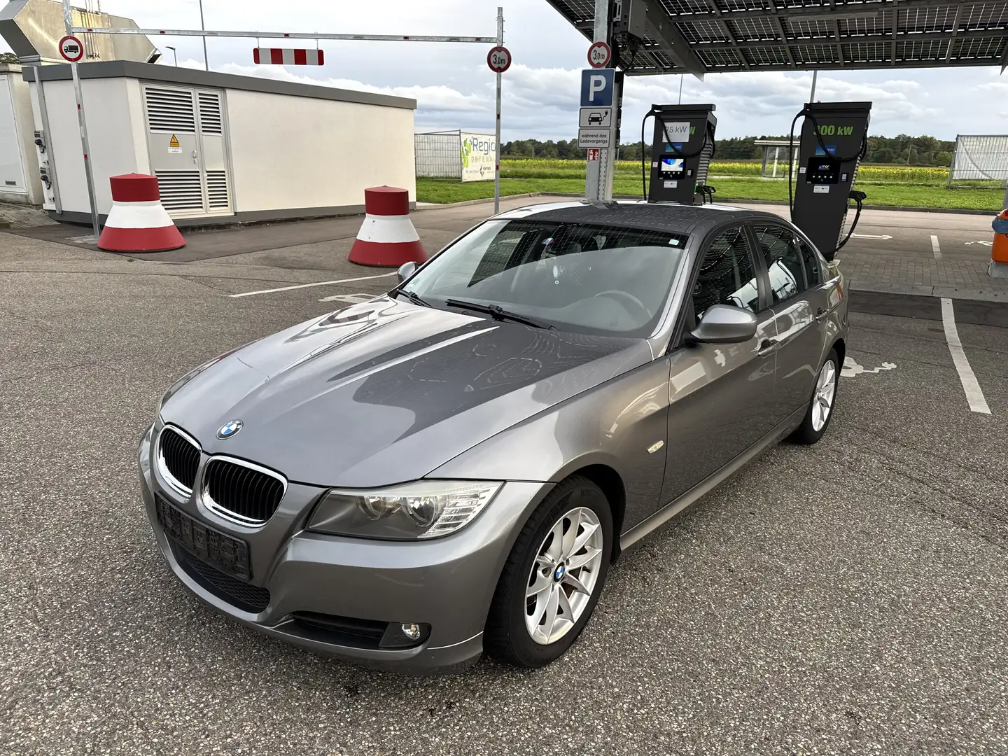 BMW 318 318i E90 Grau - 2