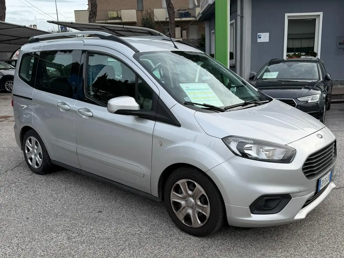 Ford Tourneo Connect 1500 TDCI - 101 CV Silber - 1