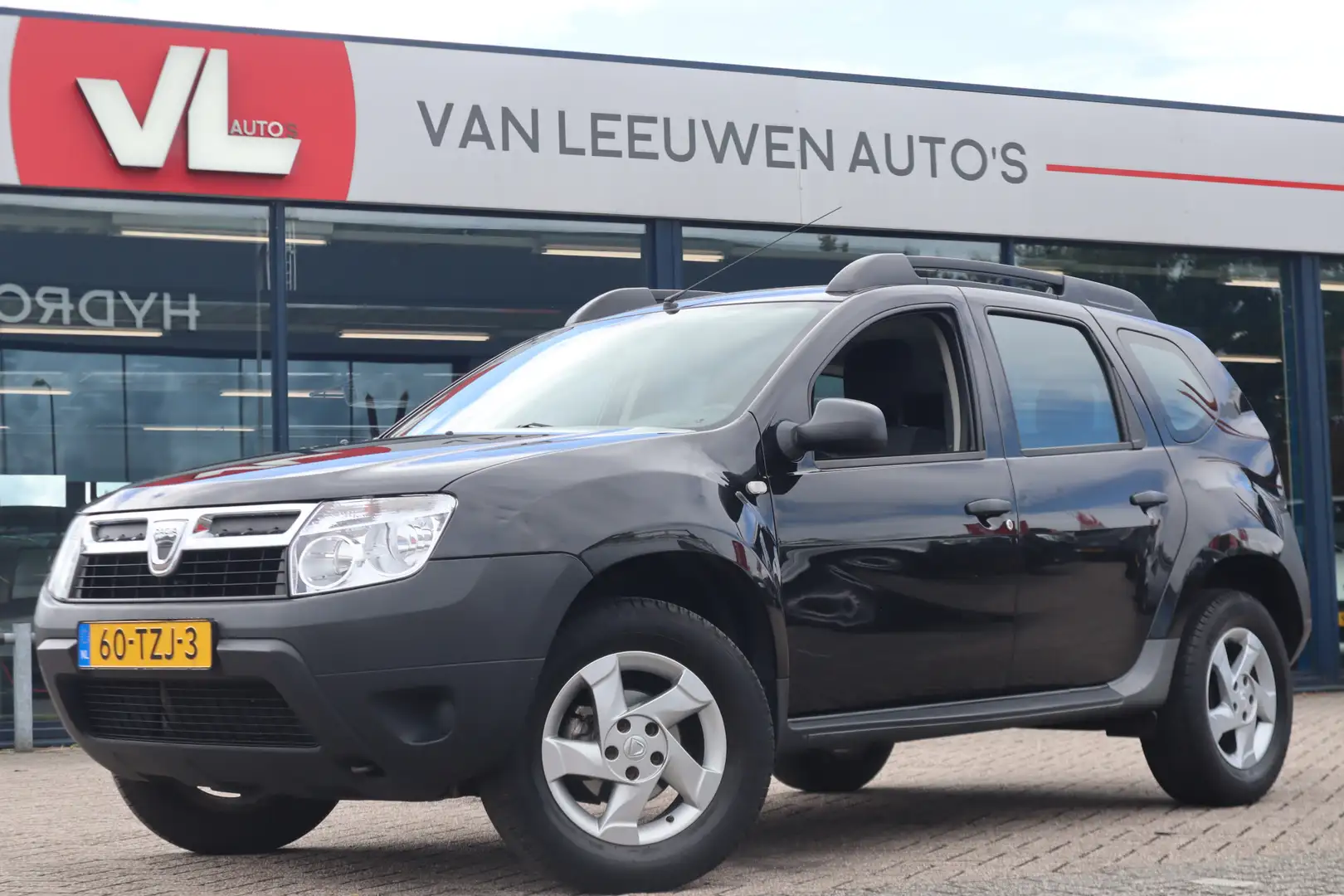 Dacia Duster 1.6 Ambiance 2wd | Trekhaak | Airco | APK 02-05-20 Zwart - 1