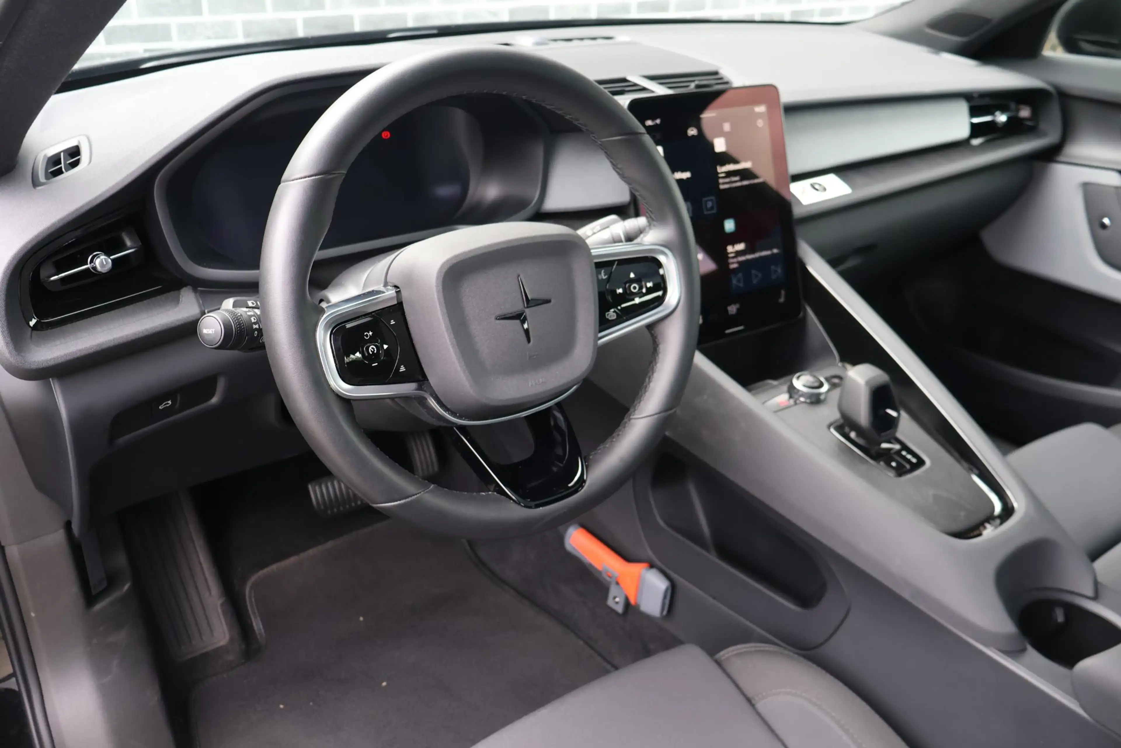 Polestar 2 Long Range Single Motor Plus 82 kWh — photo 6