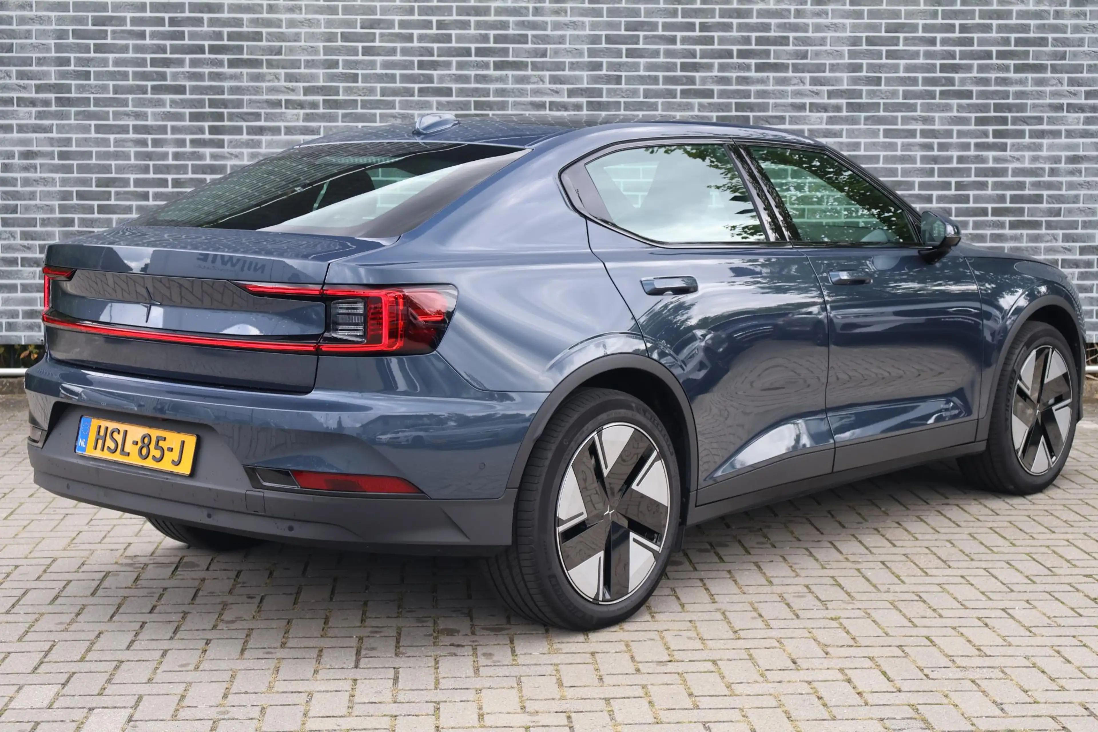 Polestar 2 Long Range Single Motor Plus 82 kWh — photo 3