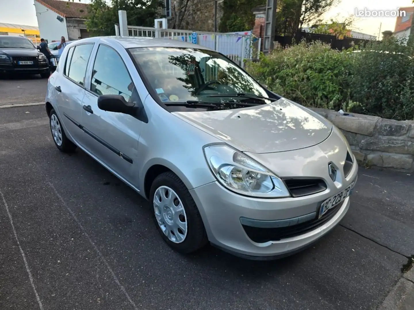 Renault Clio III 1.5l dci 70ch GARANTIE Gris - 2