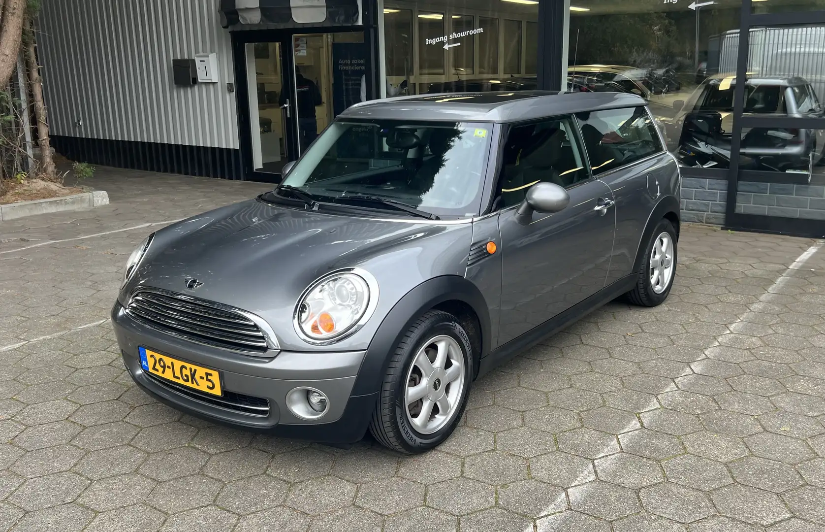 MINI One Clubman 1.6 Bns Line Panorama dak Grau - 2