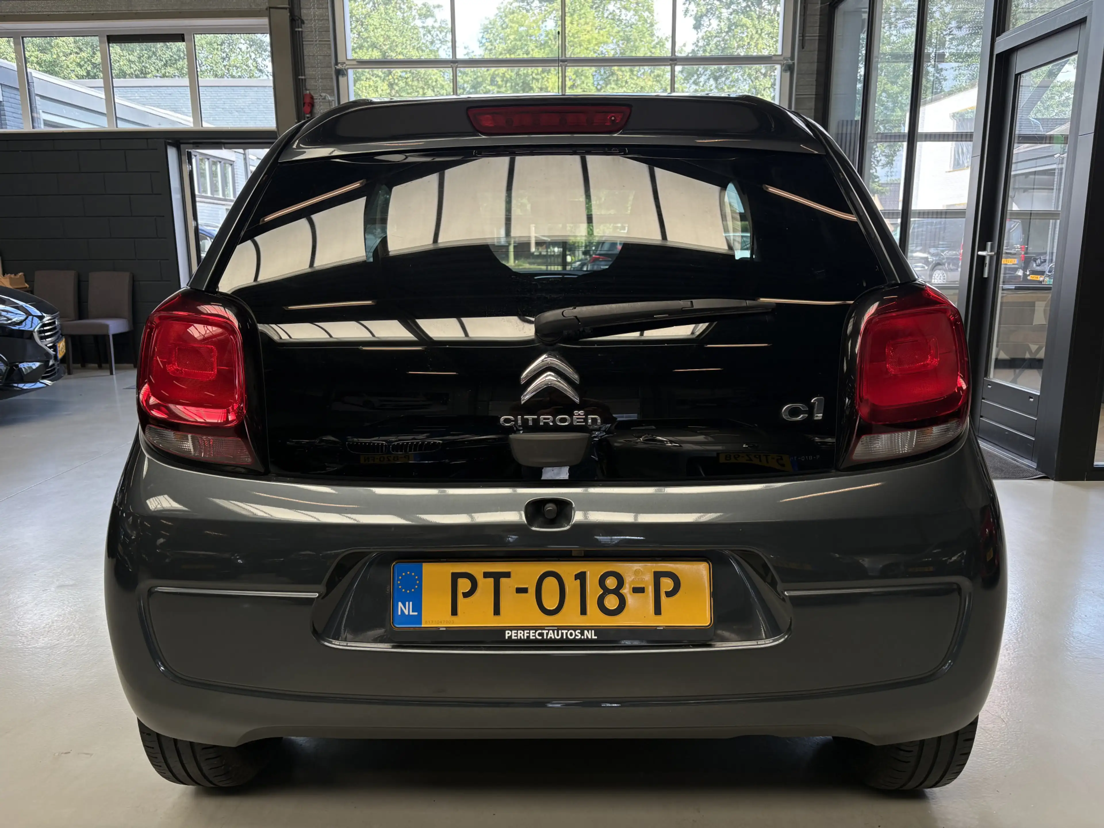 Citroen C1 1.0 VTi Shine Led, Lichtmetalen velgen, Camera — photo 8