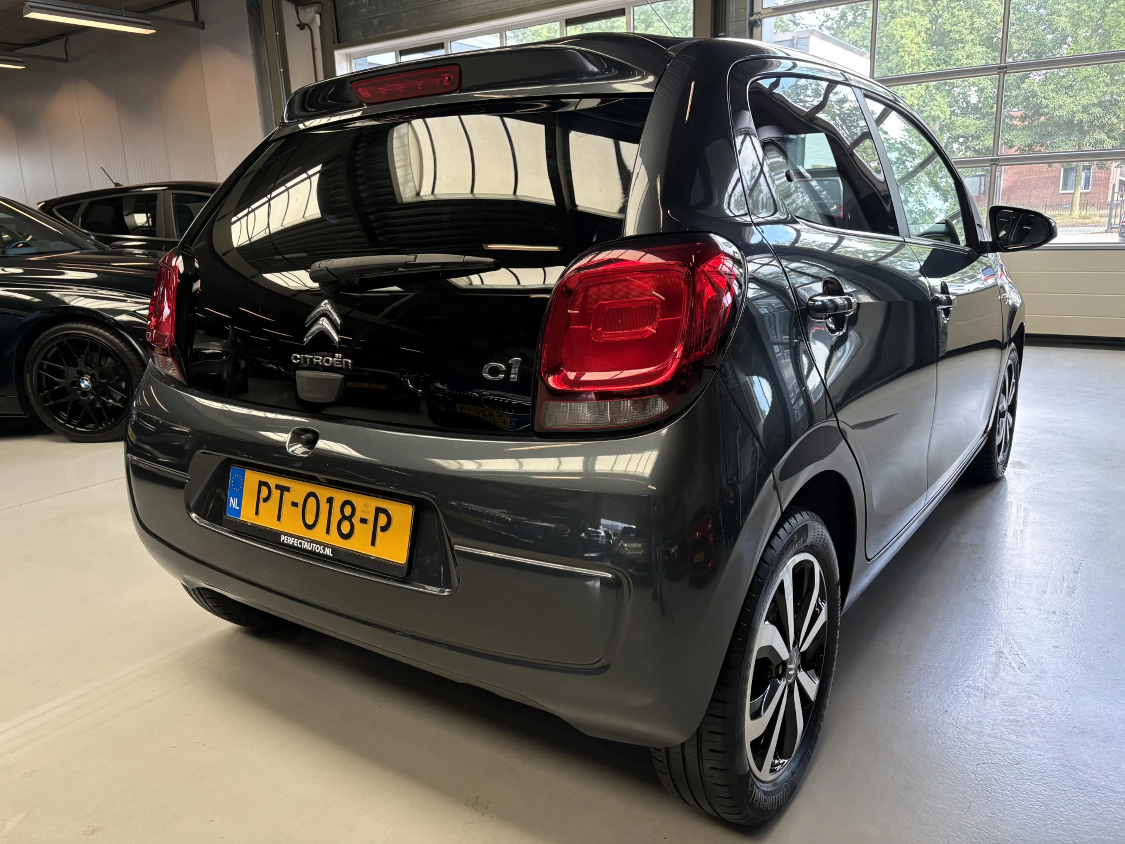 Citroen C1 1.0 VTi Shine Led, Lichtmetalen velgen, Camera — photo 11