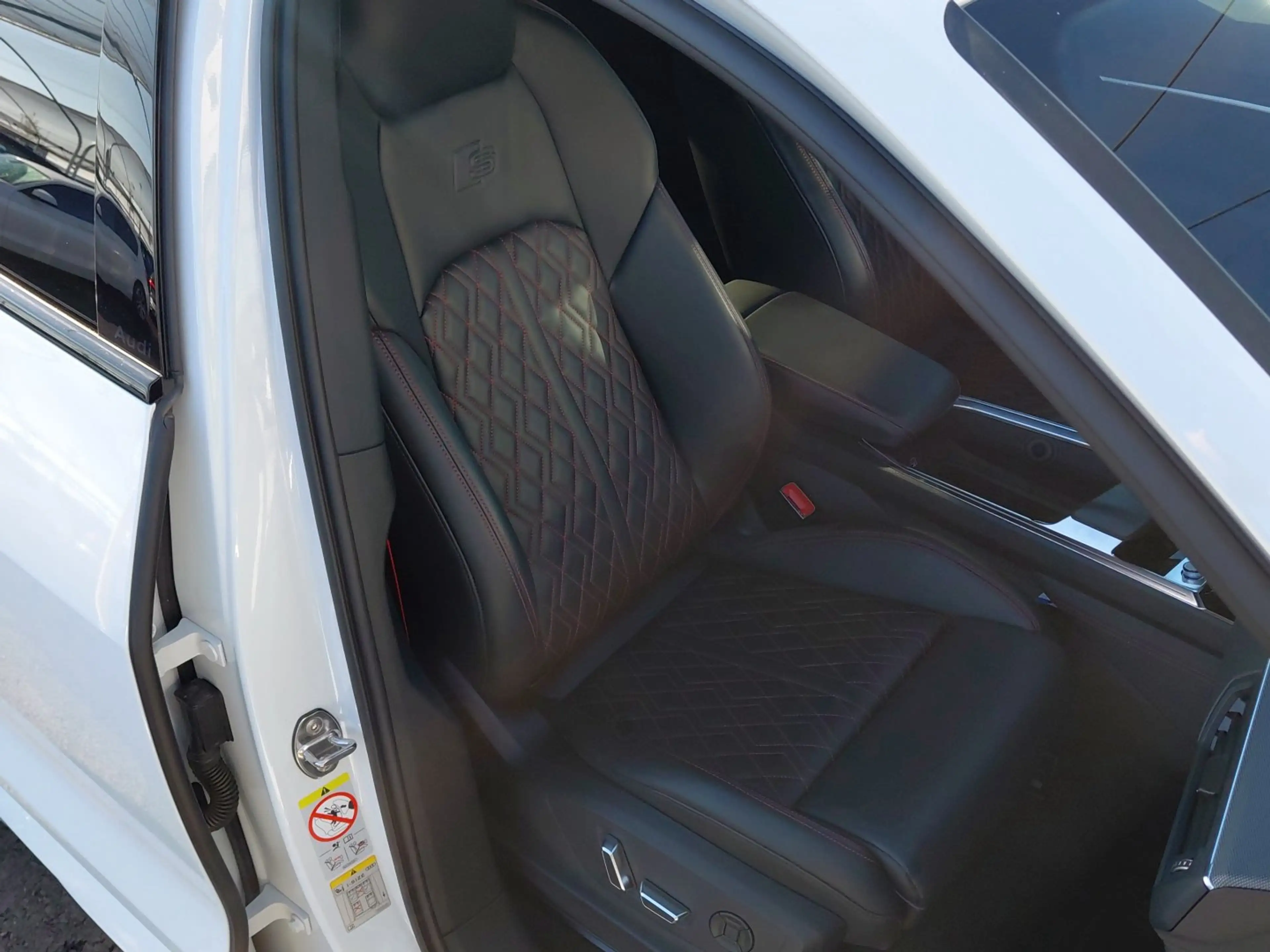 Audi SQ8 e-tron quattro — photo 15