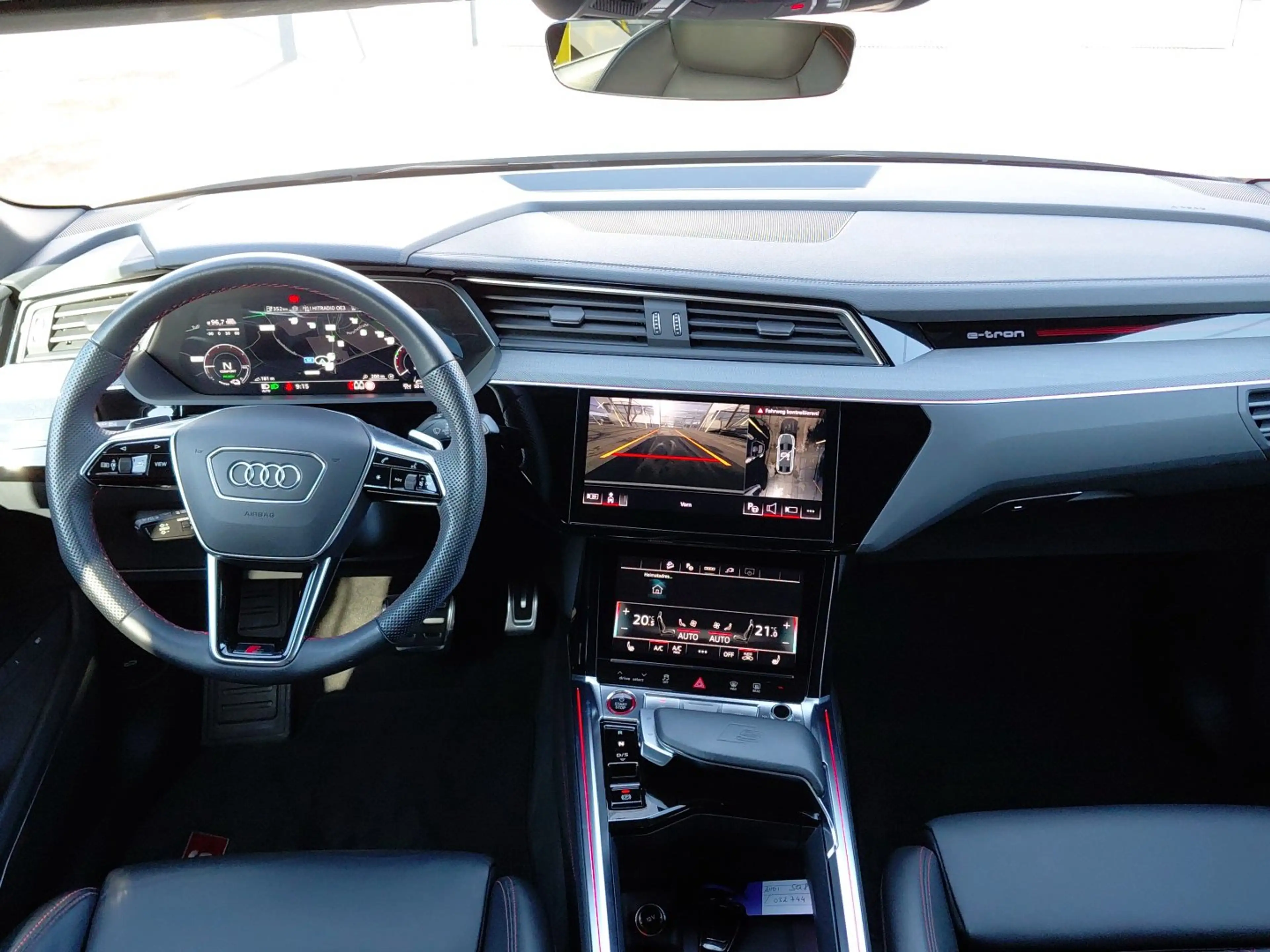 Audi SQ8 e-tron quattro — photo 10