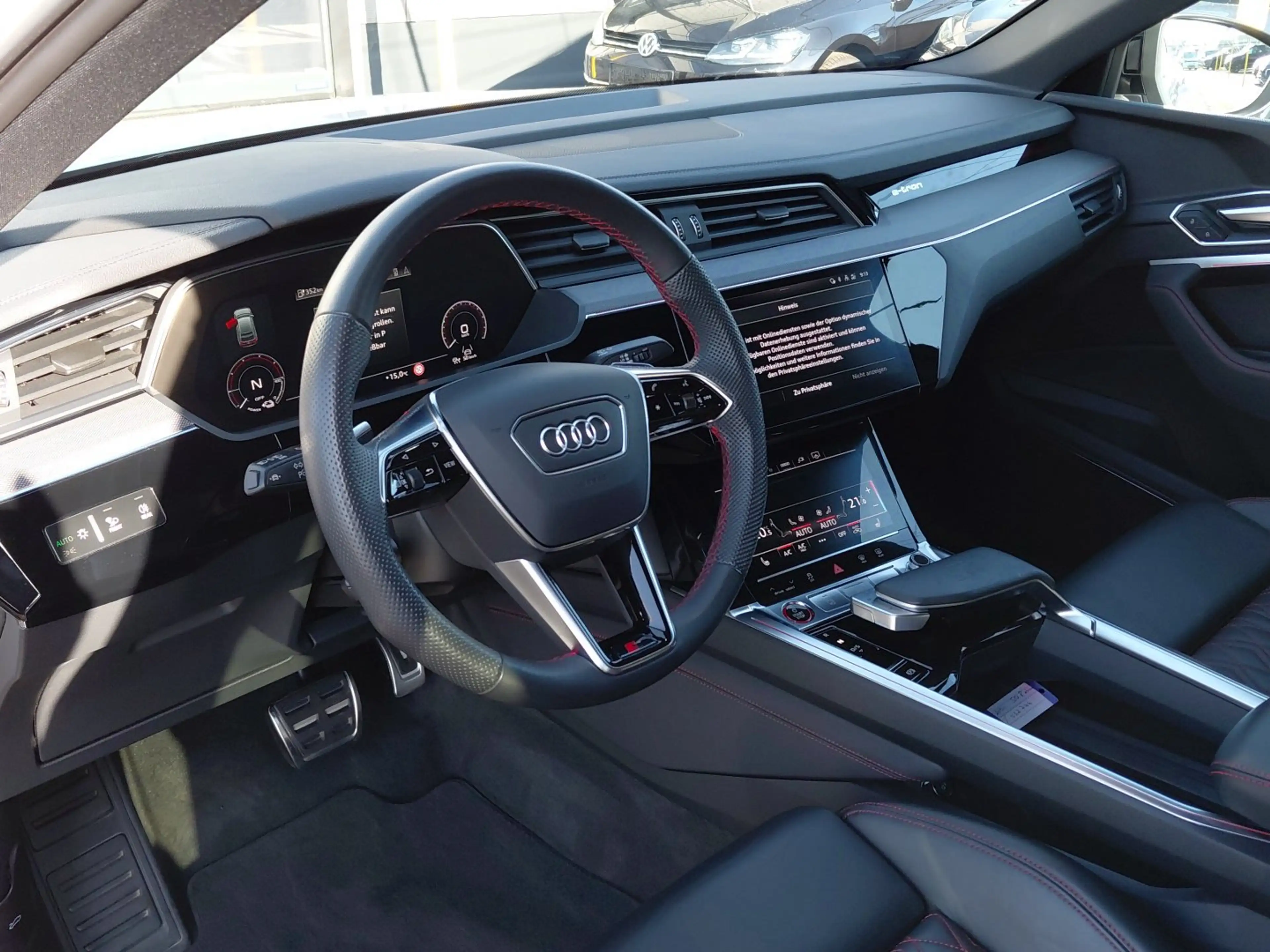 Audi SQ8 e-tron quattro — photo 8
