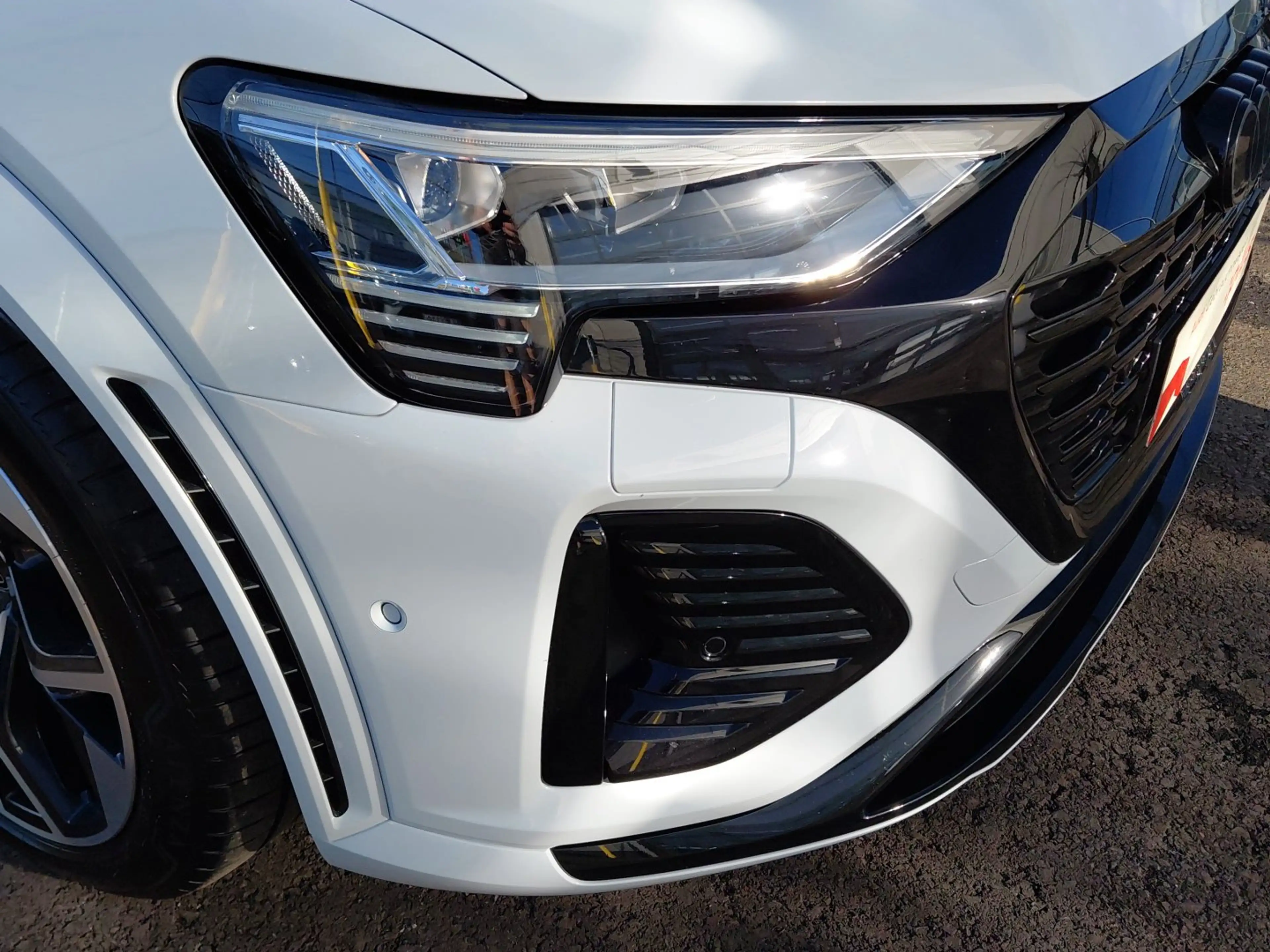 Audi SQ8 e-tron quattro — photo 7