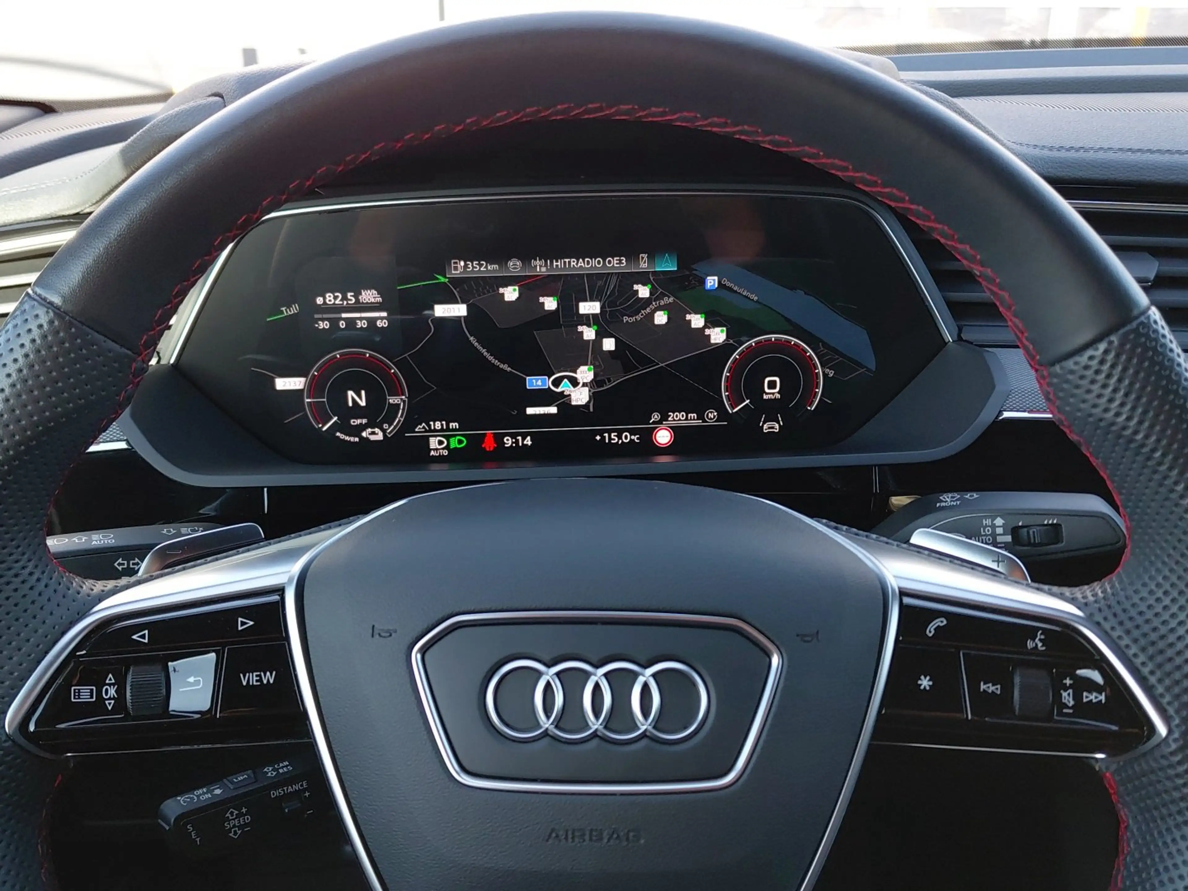 Audi SQ8 e-tron quattro — photo 9