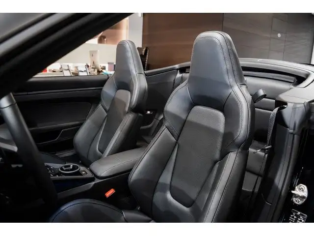 Porsche 911 view 9