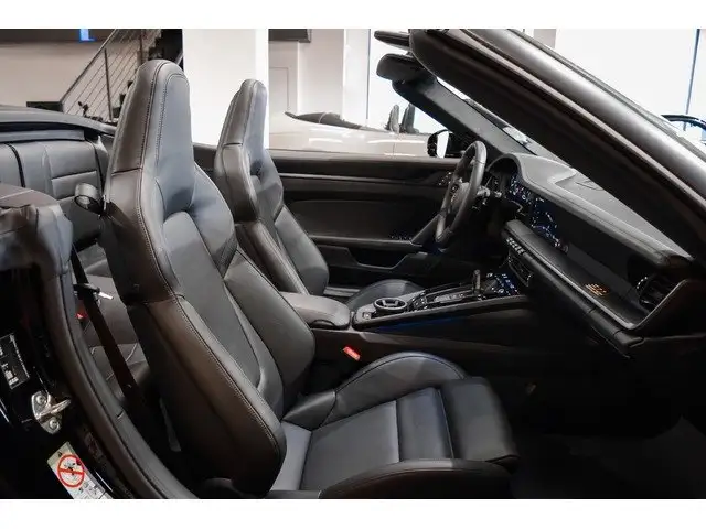 Porsche 911 view 8