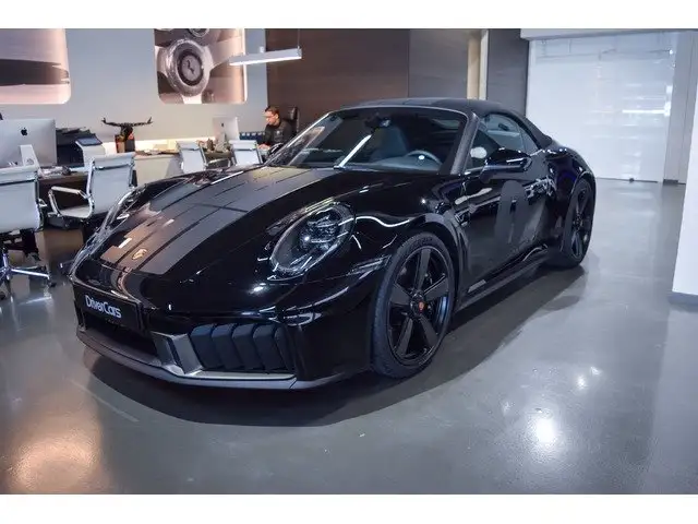 Porsche 911 view 4