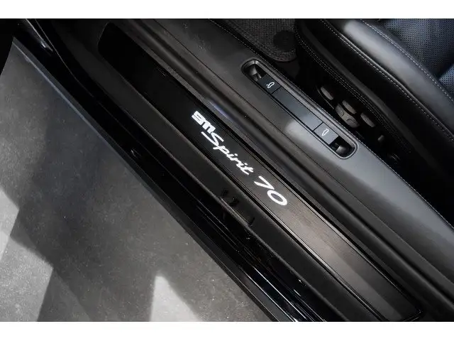 Porsche 911 view 24