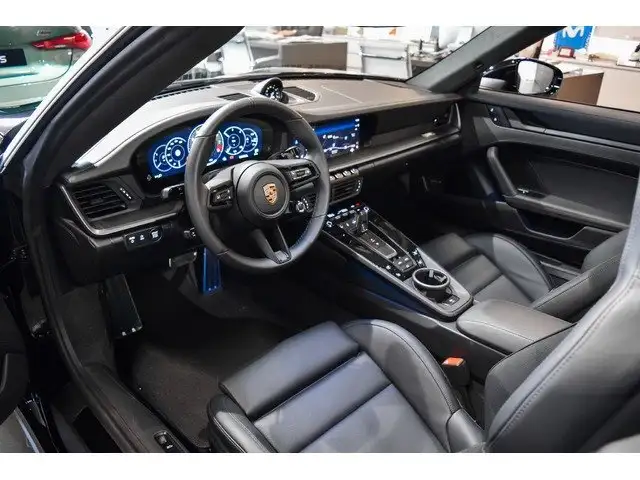 Porsche 911 view 5