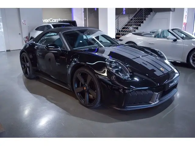 Porsche 911 view 3