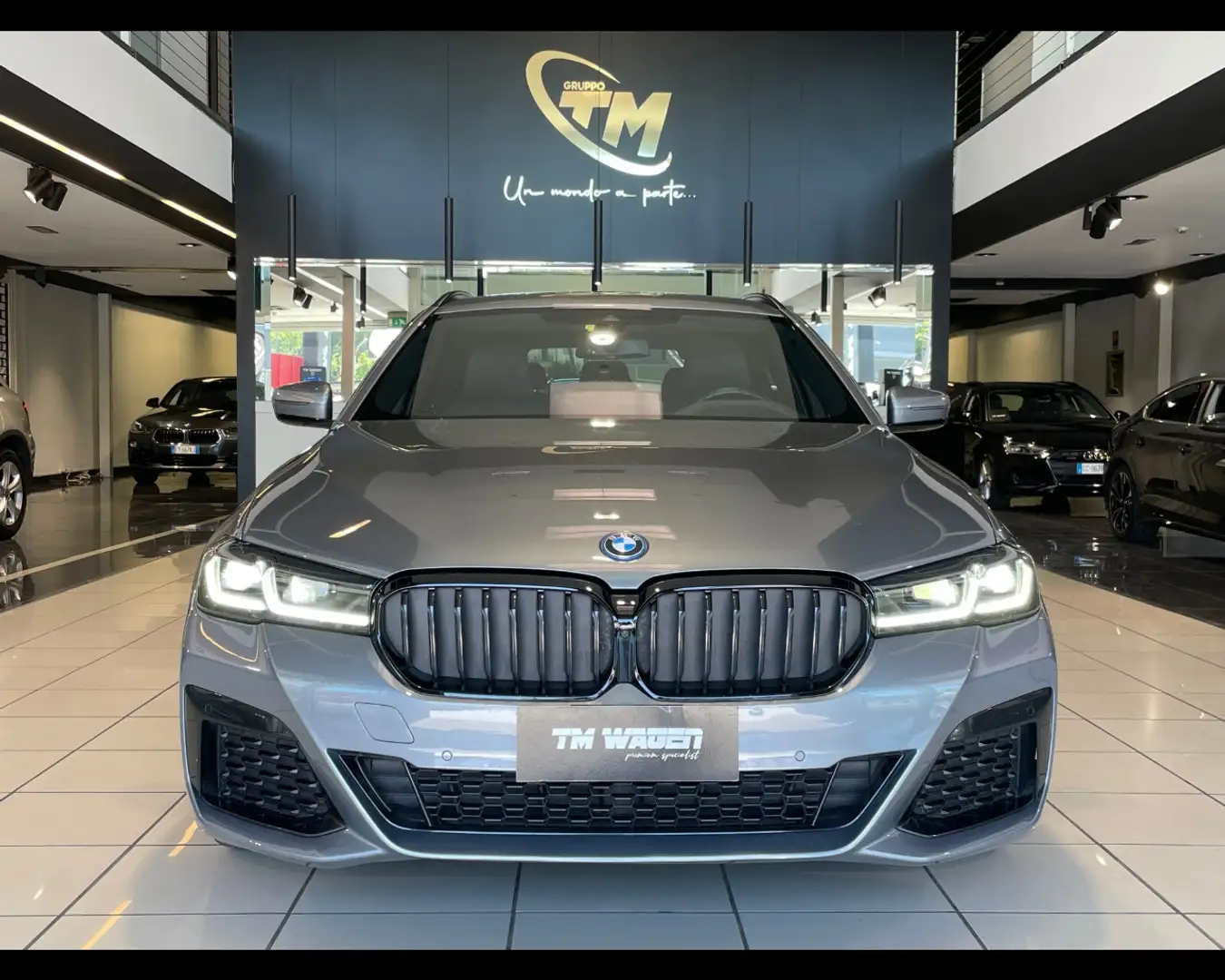 BMW 530 530e Touring MSPORT 184CV 2023 *IVA* Zelená - 2