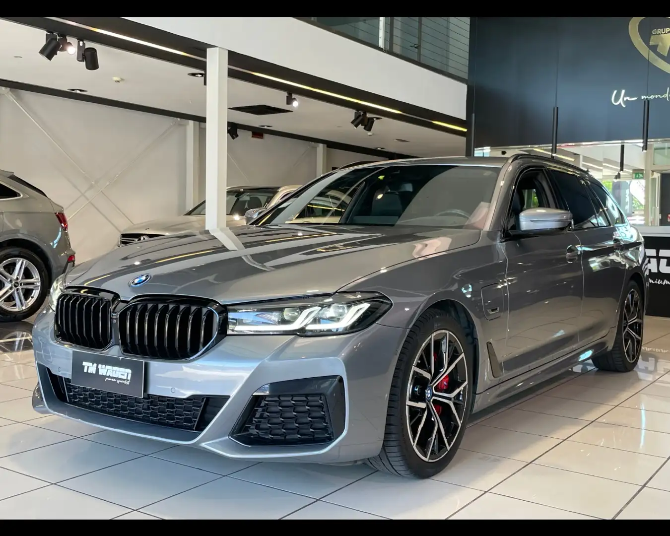 BMW 530 530e Touring MSPORT 184CV 2023 *IVA* Zelená - 1