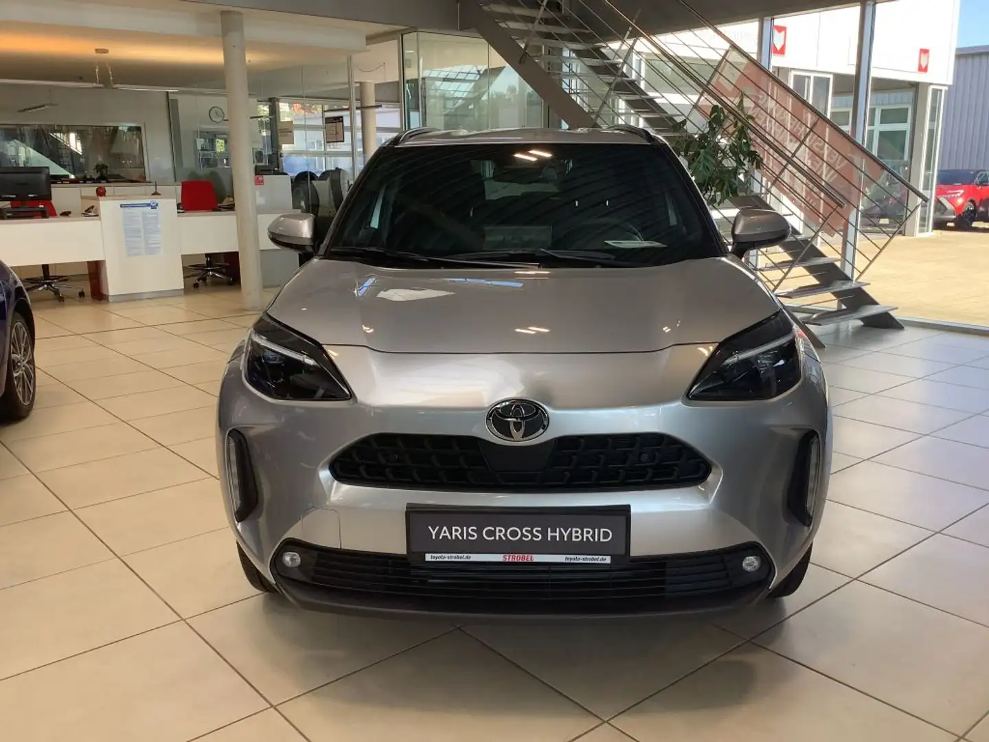 Toyota Yaris Cross Hybrid 130 1.5 VVT-i Teamplayer (XPB1) Silber - 2