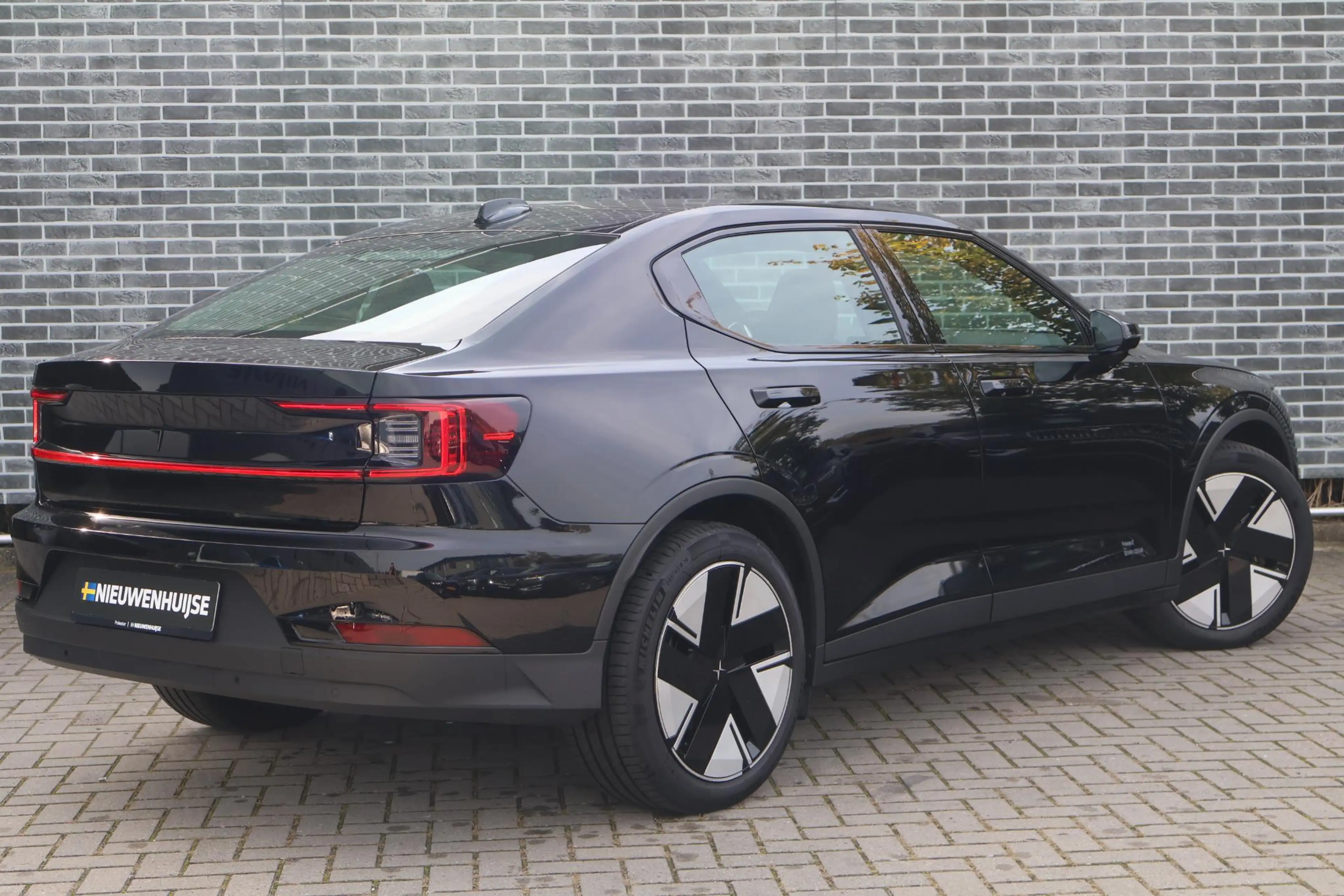 Polestar 2 Long Range Single Motor Plus 82 kWh — photo 3